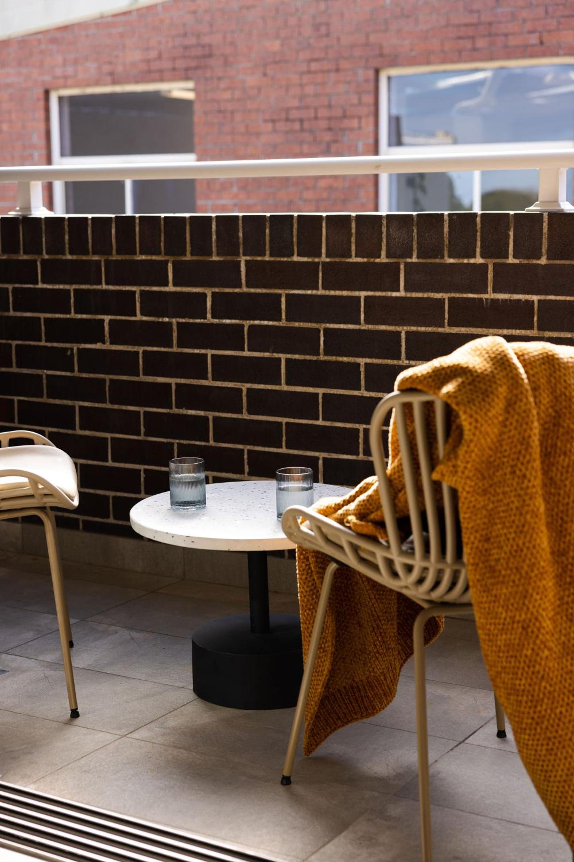 Kahlo Alexandria - Stylish 2 bdrm Walk to Train