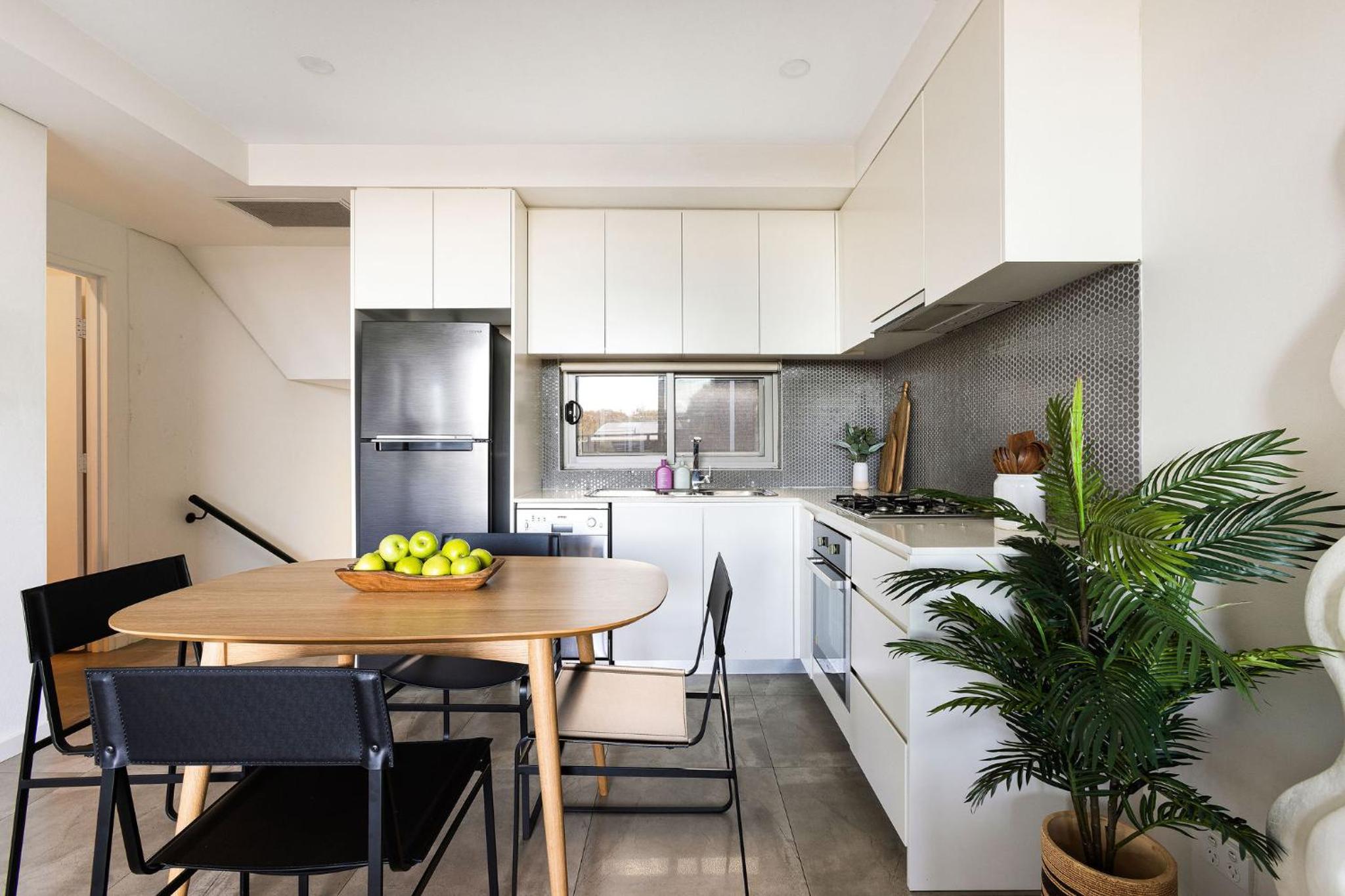 Kahlo Alexandria - Stylish 2 bdrm Walk to Train