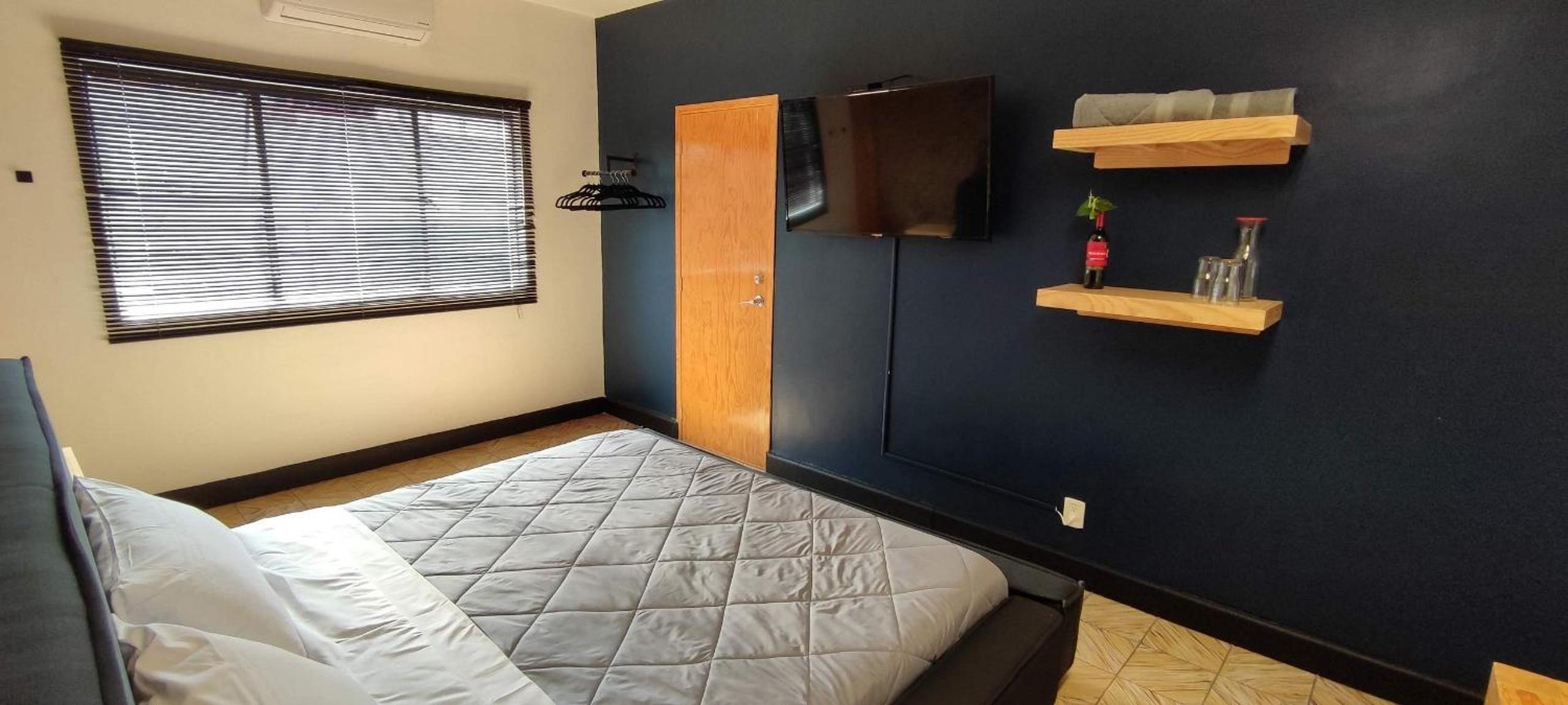 Habitaciones privadas con baño propio en una zona segura y céntrica de Guadalajara.