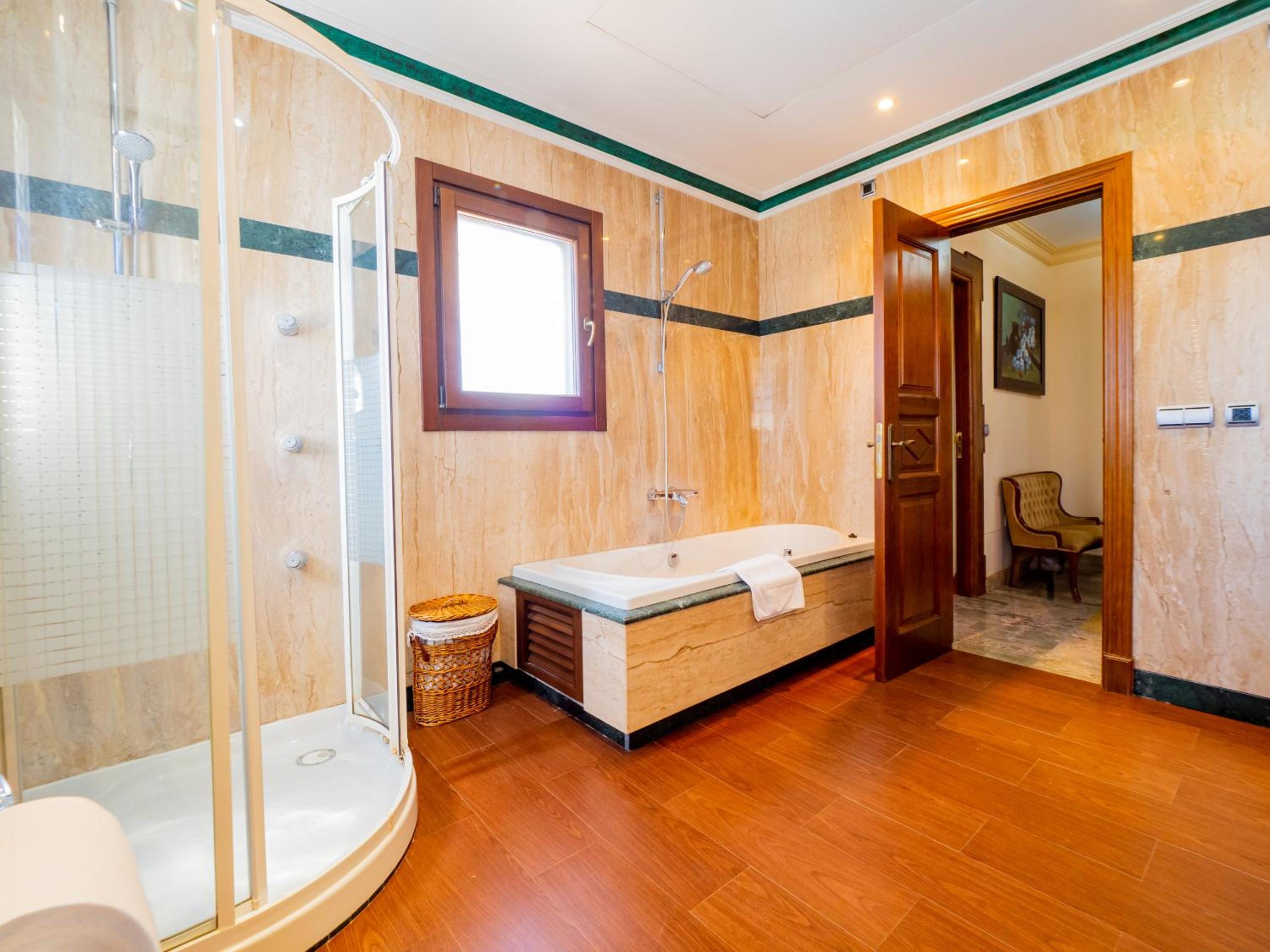 Cubo's Villa Fina & Minigolf included