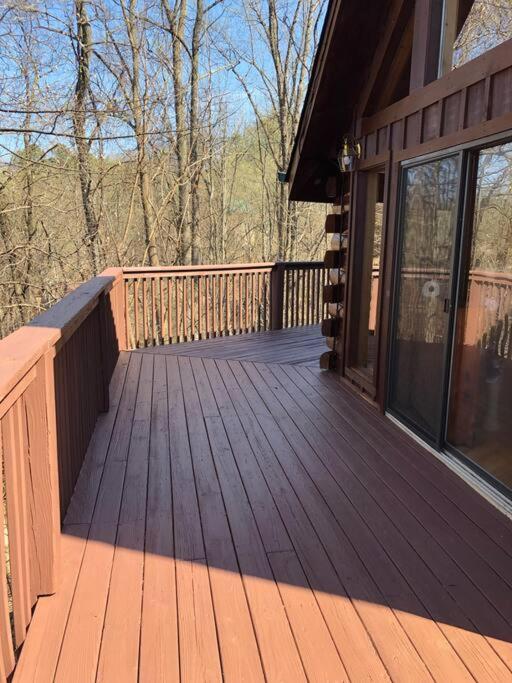 Serenity- serene mntn cabin in gated resort community with pool and amenities /view/Hottub/Secluded/Luxury/Theatre