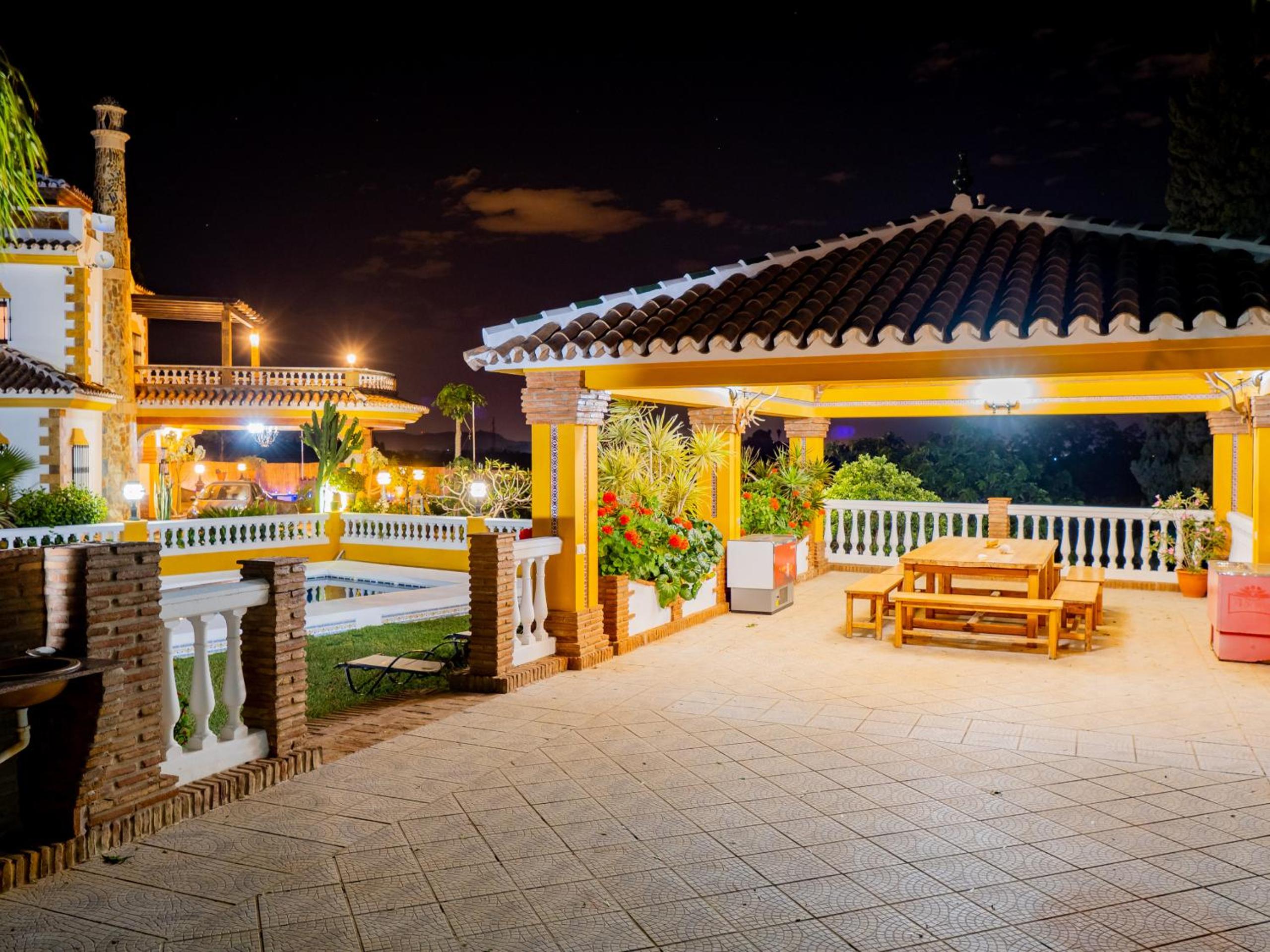 Cubo's Villa Fina & Minigolf included