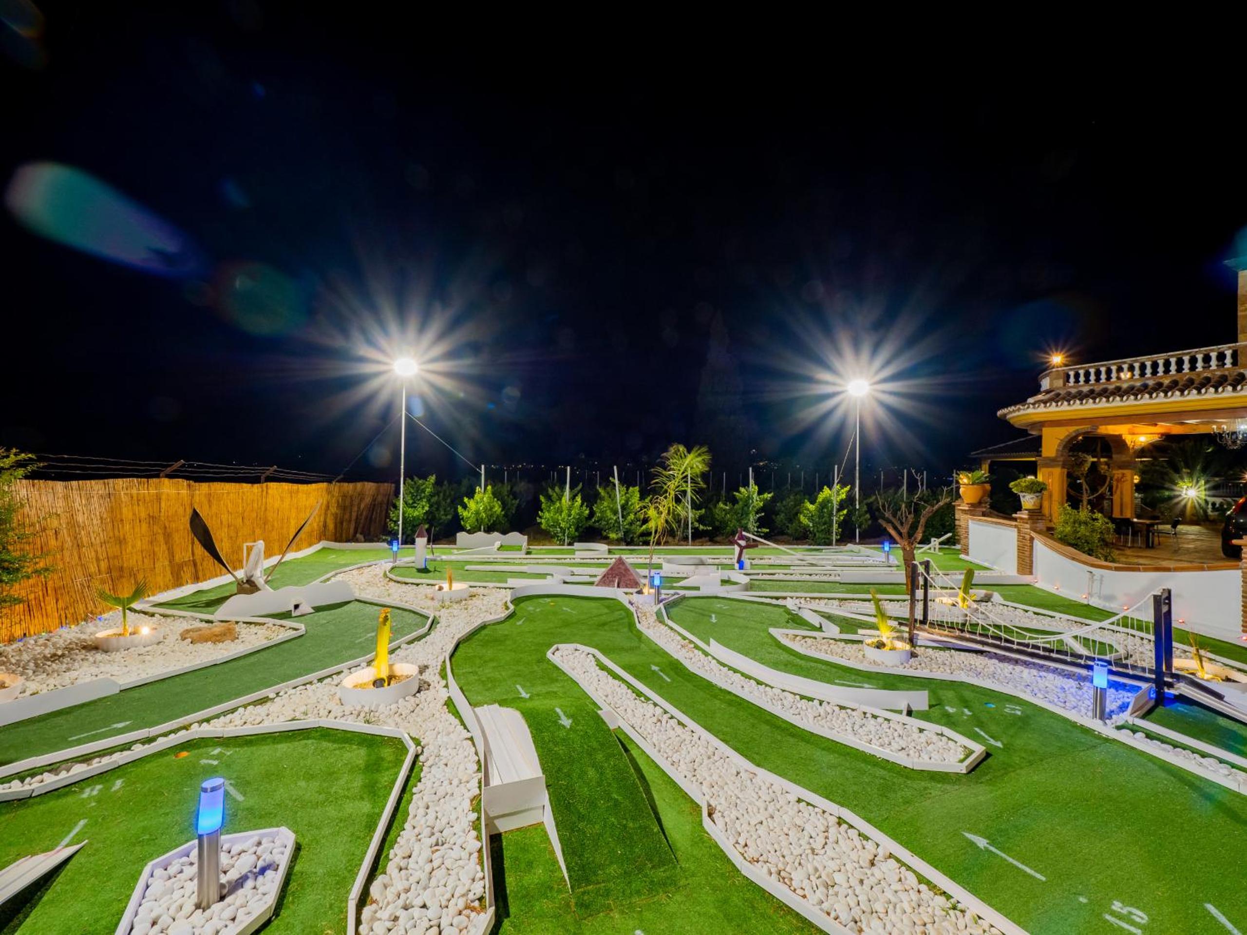 Cubo's Villa Fina & Minigolf included