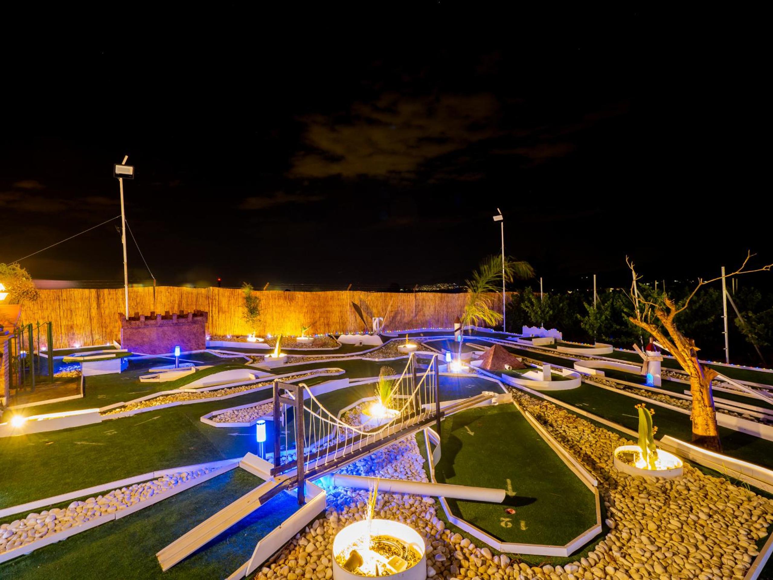 Cubo's Villa Fina & Minigolf included