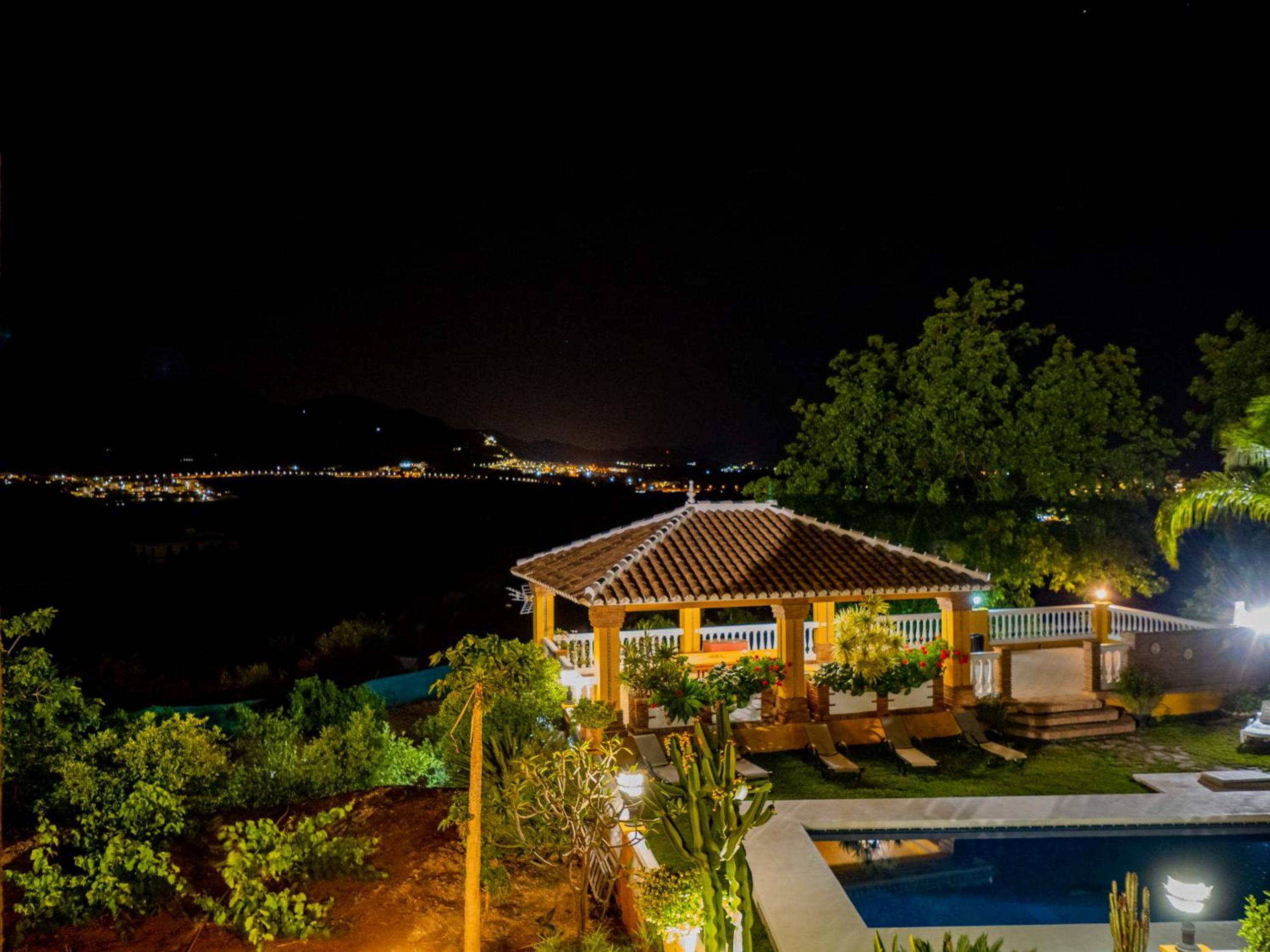 Cubo's Villa Fina & Minigolf included