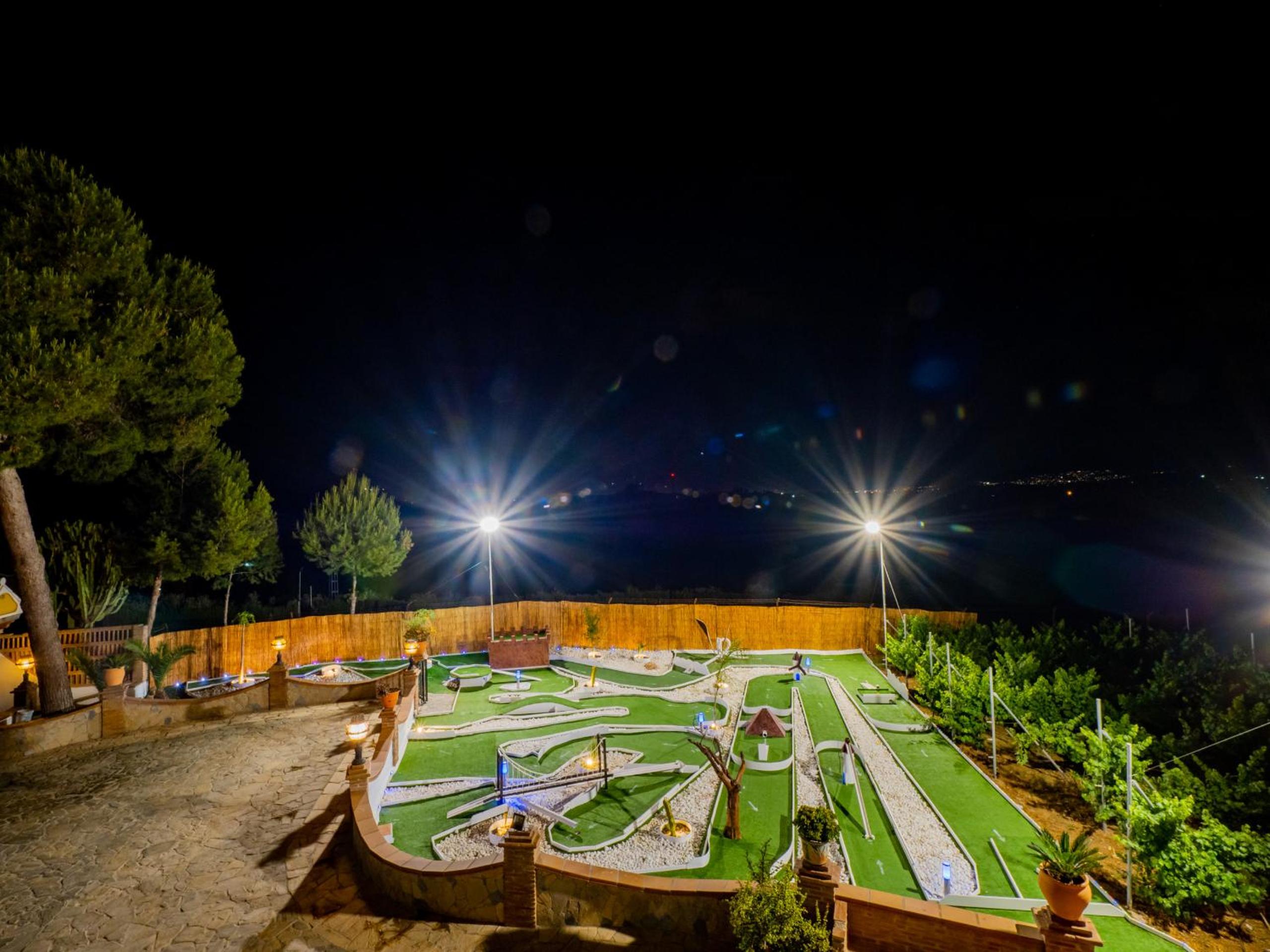 Cubo's Villa Fina & Minigolf included