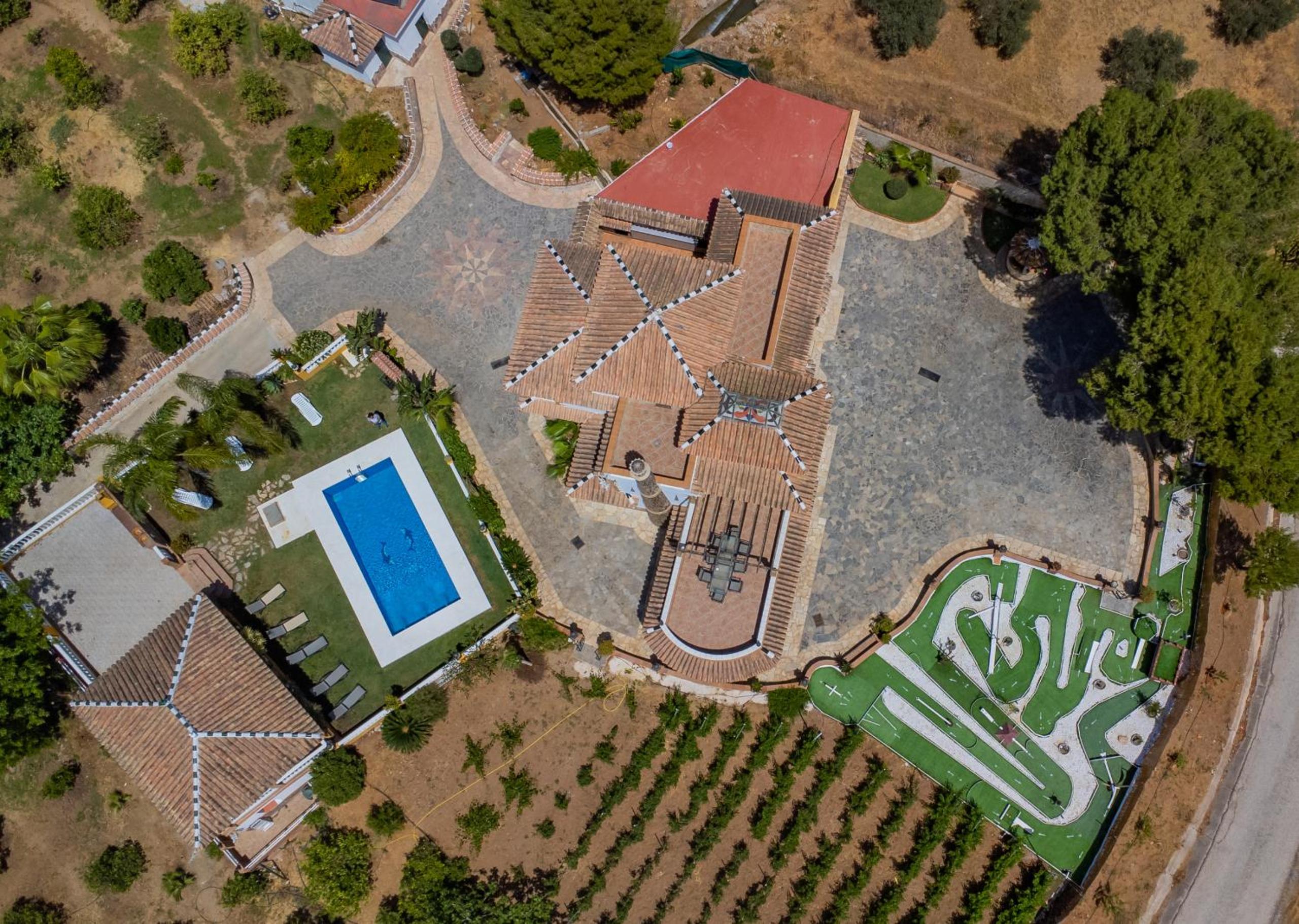 Cubo's Villa Fina & Minigolf included