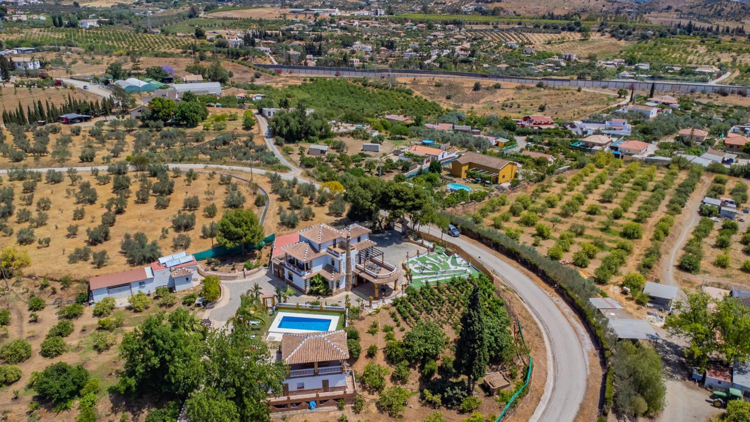 Cubo's Villa Fina & Minigolf included
