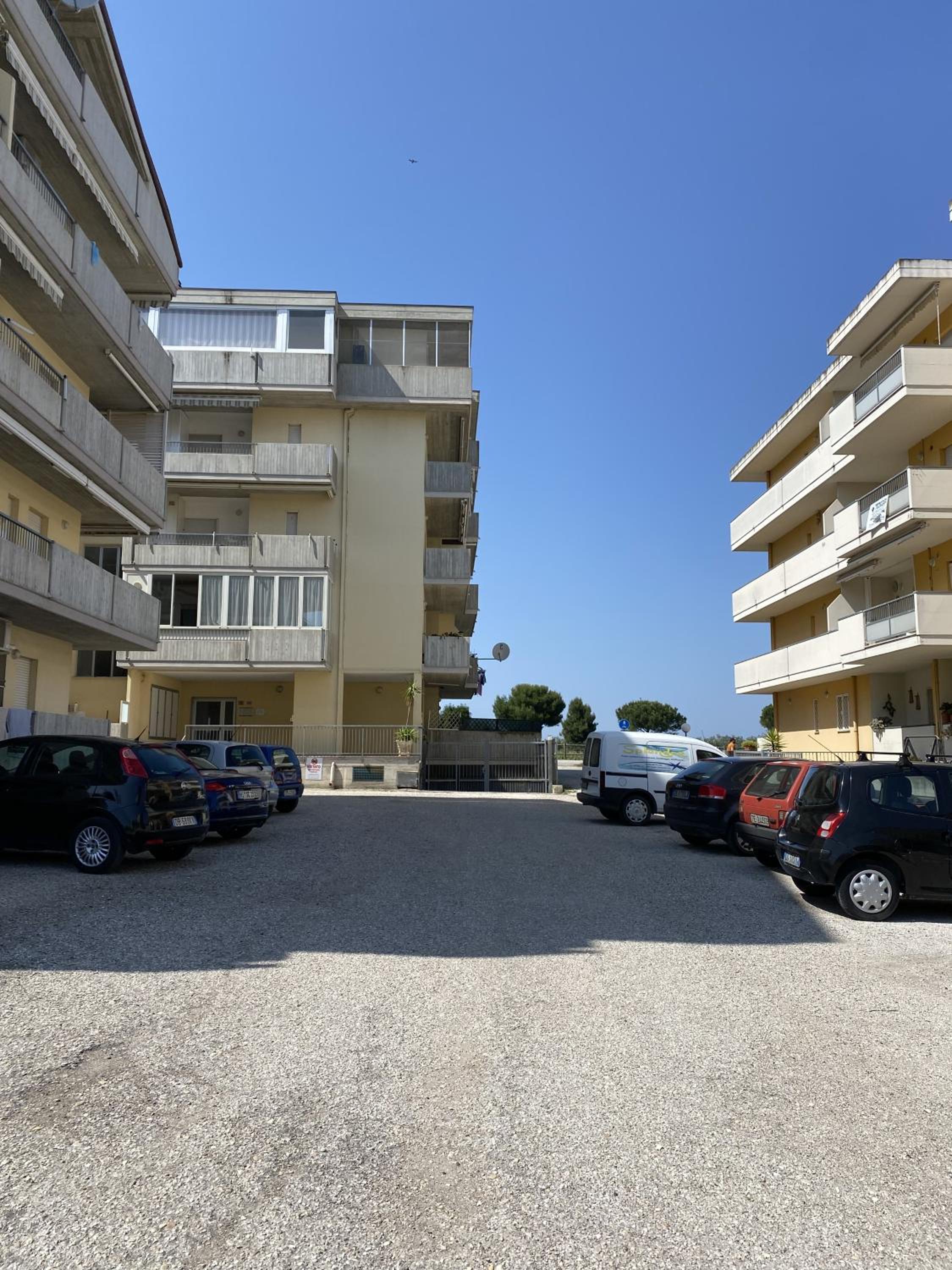 Dolce Alba: 2 BR apartment 8min walk from the beach view 3