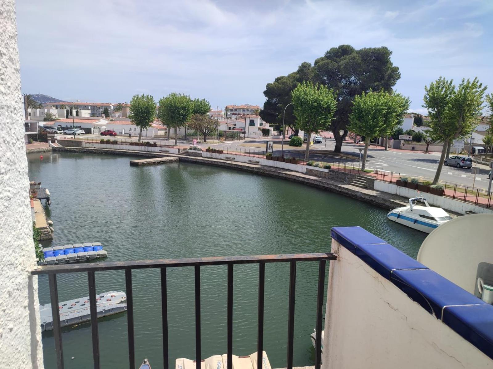 Port Petit casa al canal view 4