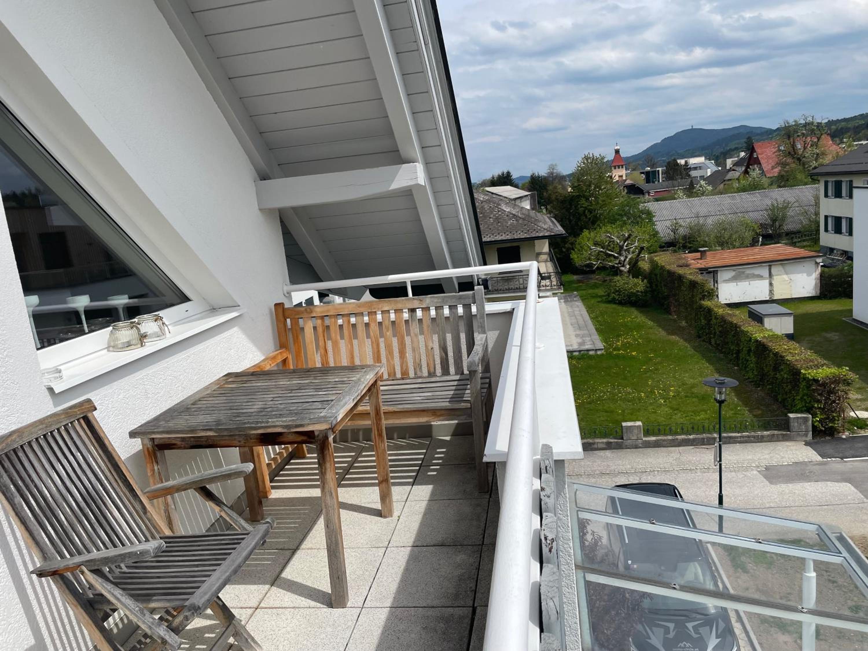Superior-Apartment mit Pool und Seezugang view 5