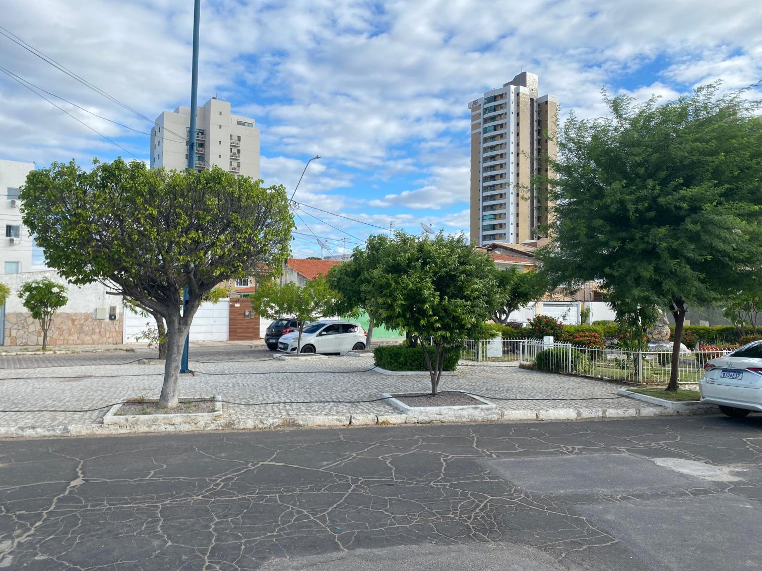 Próx a orla, 14 pessoas, ar condicionado e garagem
