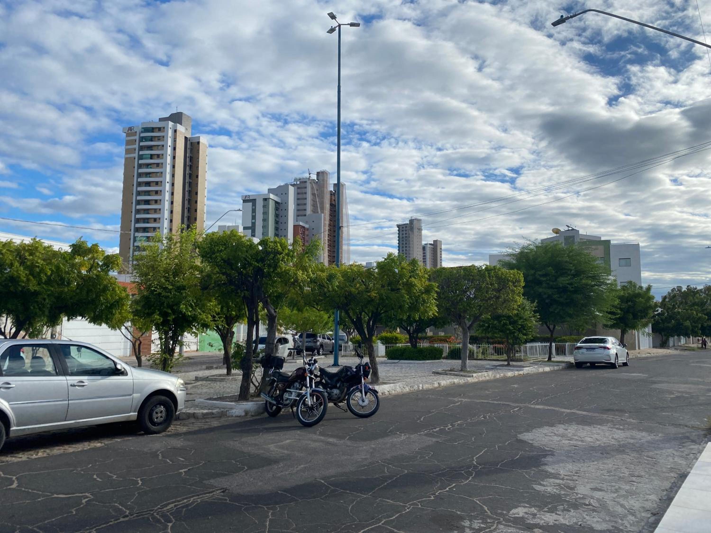 Próx a orla, 14 pessoas, ar condicionado e garagem