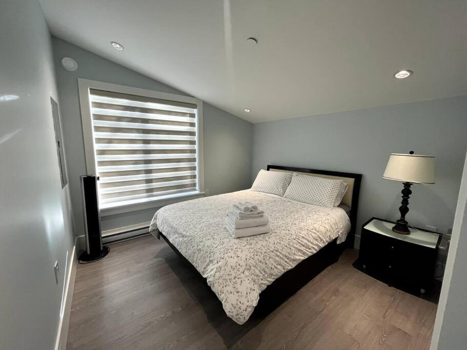 Entire Brand new 3 bed 2 bath Guesthouse