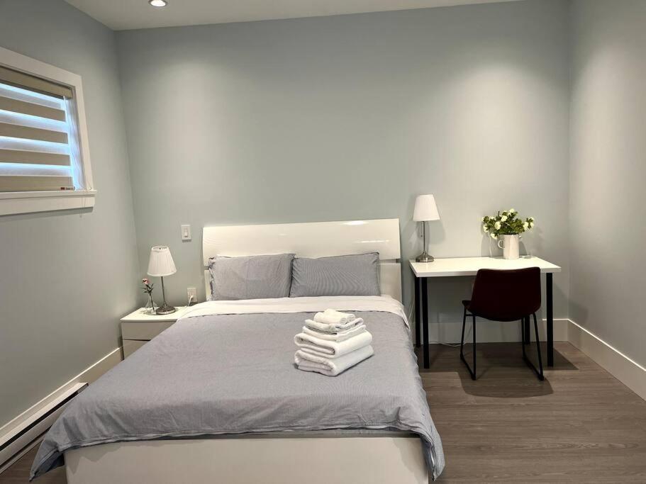 Entire Brand new 3 bed 2 bath Guesthouse