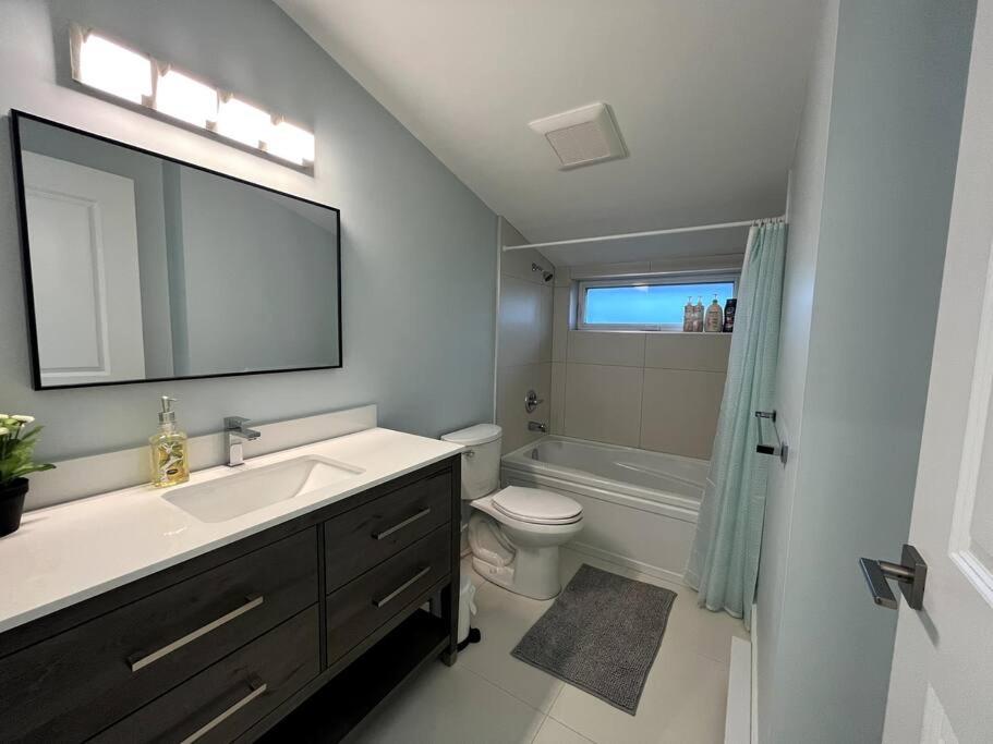 Entire Brand new 3 bed 2 bath Guesthouse