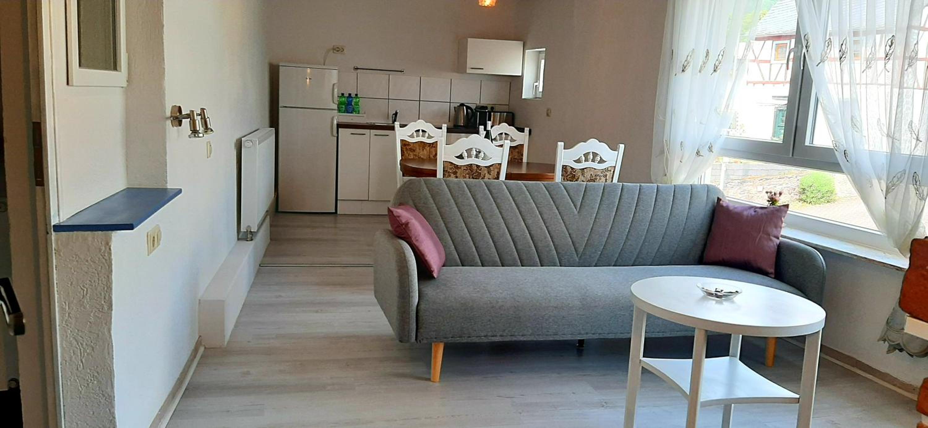 Blue Lagoon Holiday Apartments & Double Room with Balcony