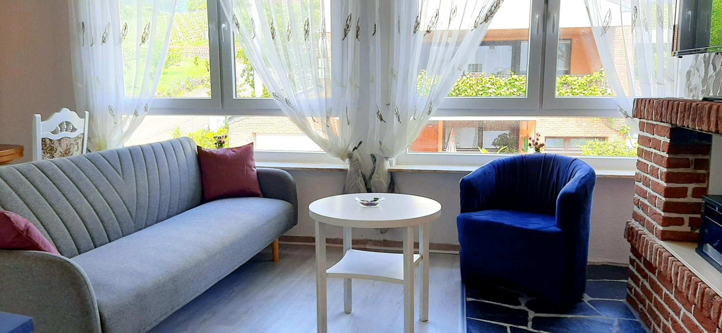 Blue Lagoon Holiday Apartments & Double Room with Balcony