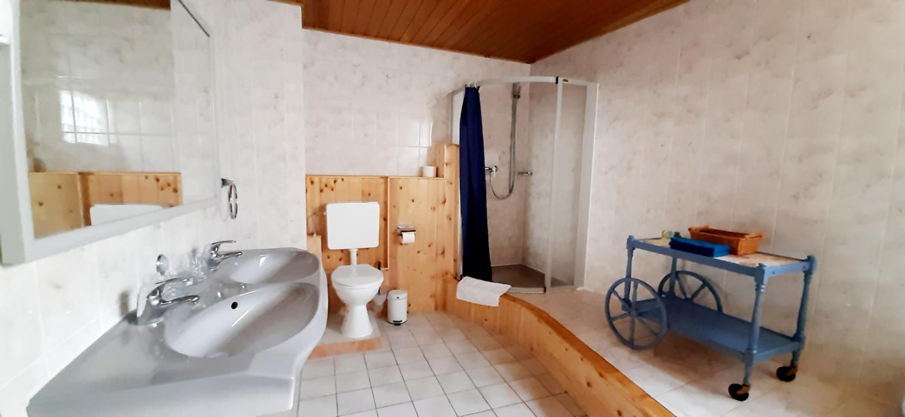 Blue Lagoon Holiday Apartments & Double Room with Balcony