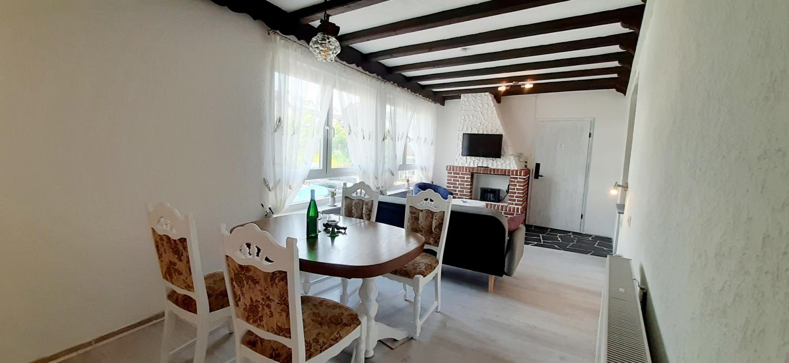 Blue Lagoon Holiday Apartments & Double Room with Balcony