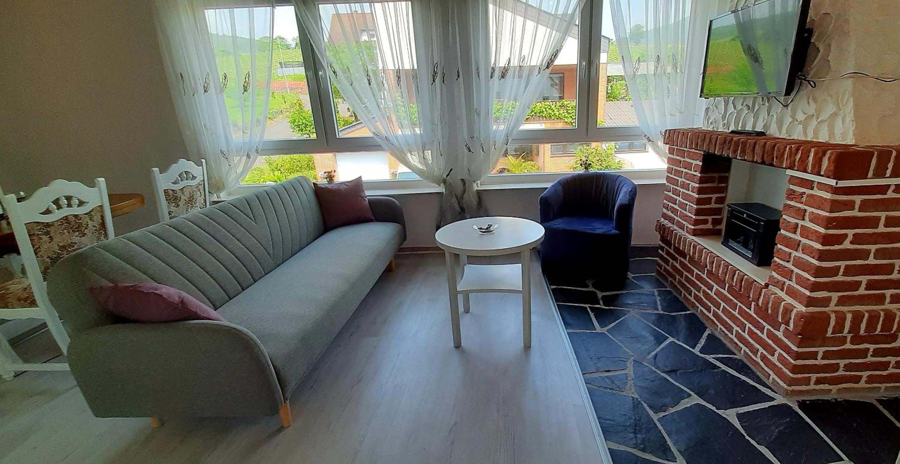 Blue Lagoon Holiday Apartments & Double Room with Balcony