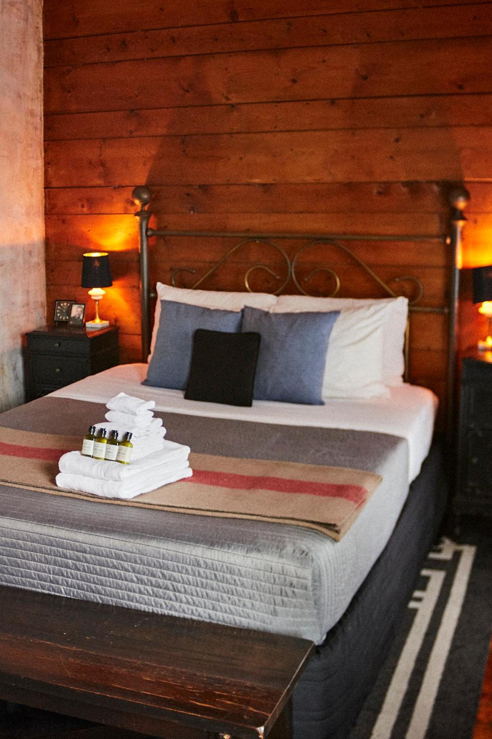 Crew's Quarters Boarding House - Caters to Men