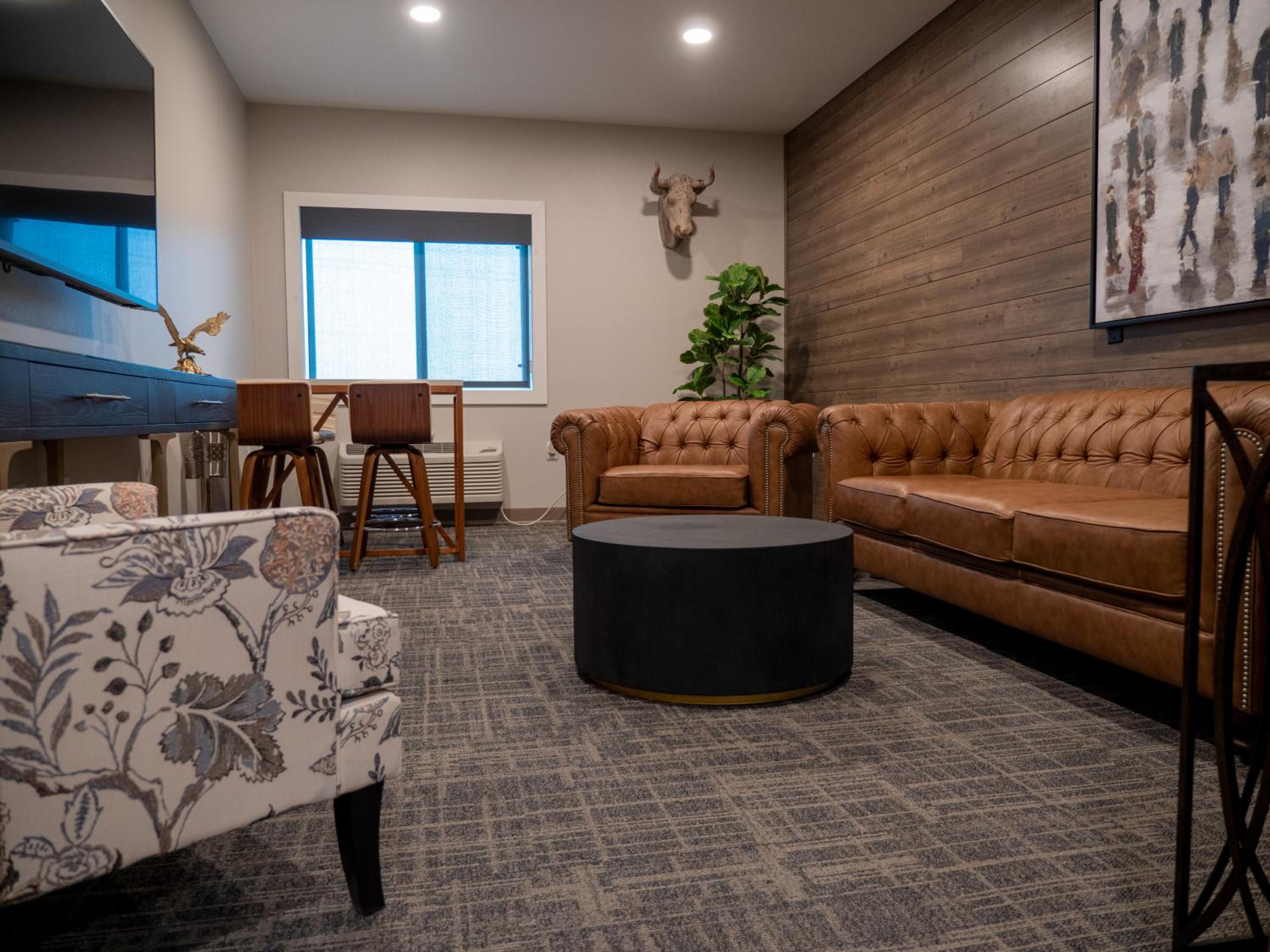 Warrenton Vacations - Brady Hotel - Property Image 4