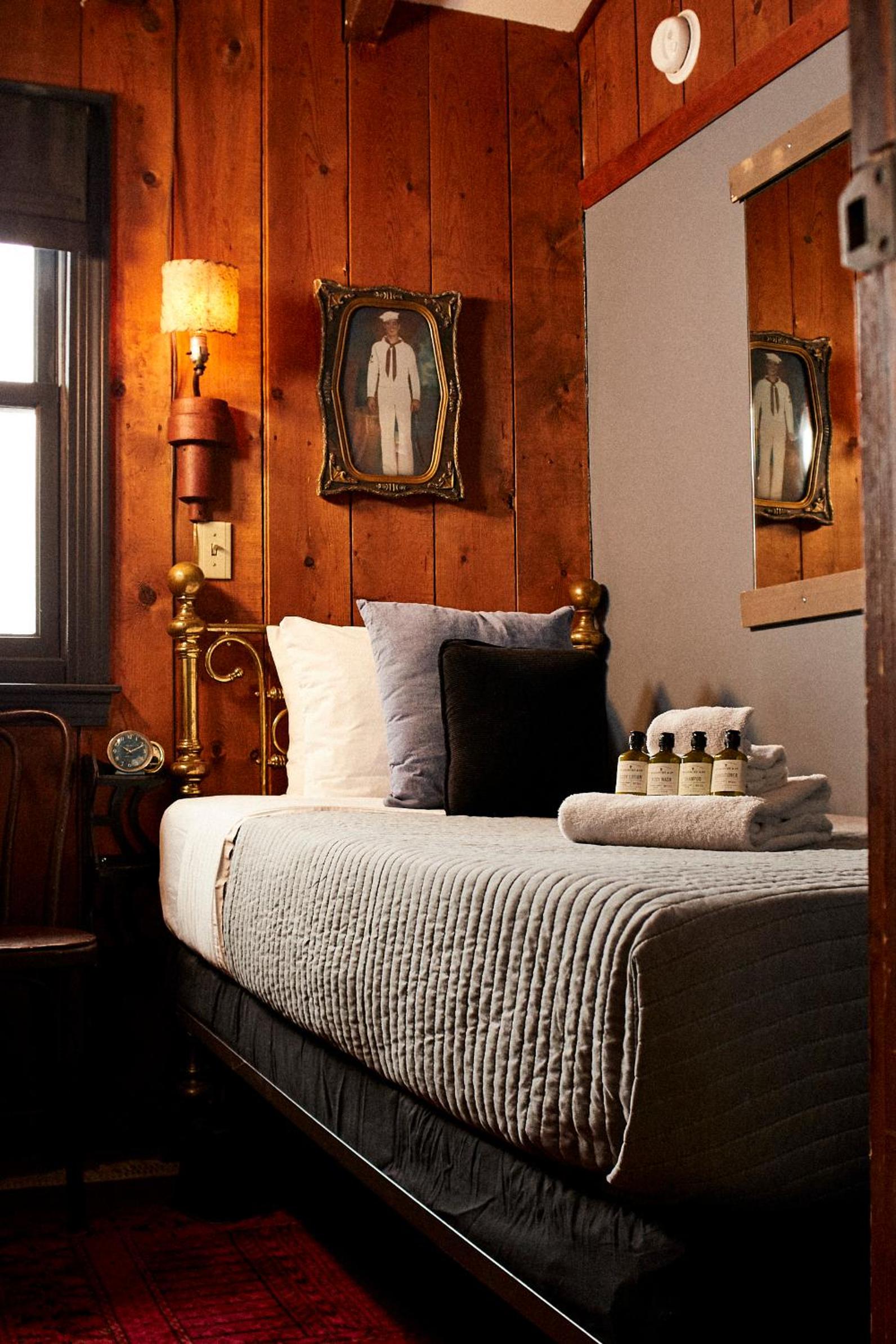 Crew's Quarters Boarding House - Caters to Men