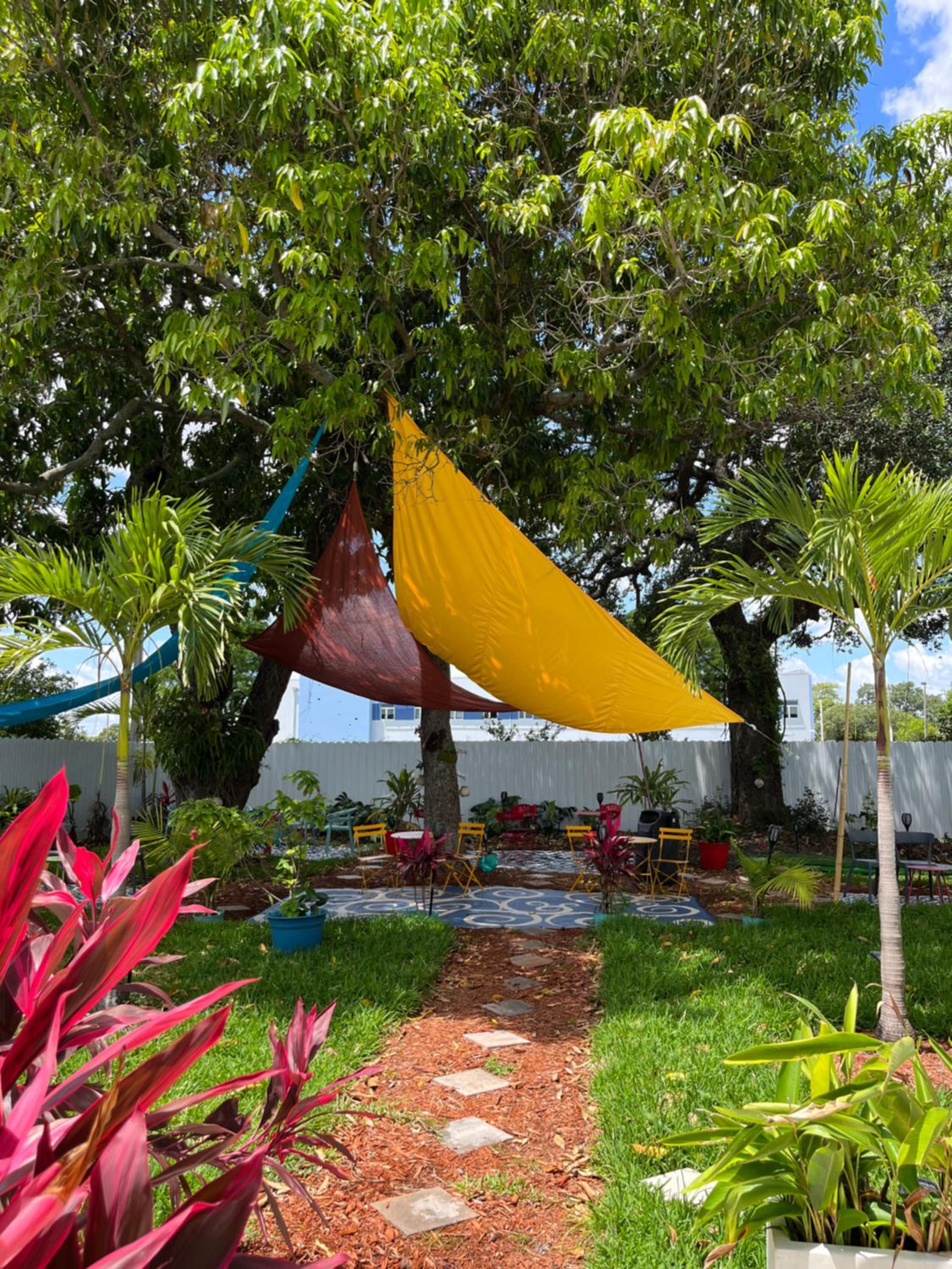 Stunning Little Havana Suites Close to airport, Calle Ocho, Brickell, Wynwood and the Beaches - Free Parking