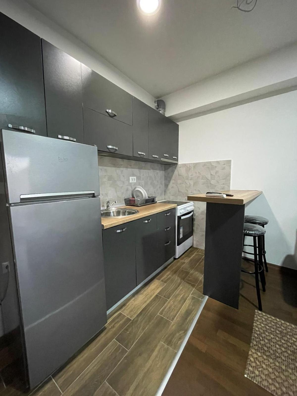 Lester 3 apartments view 5