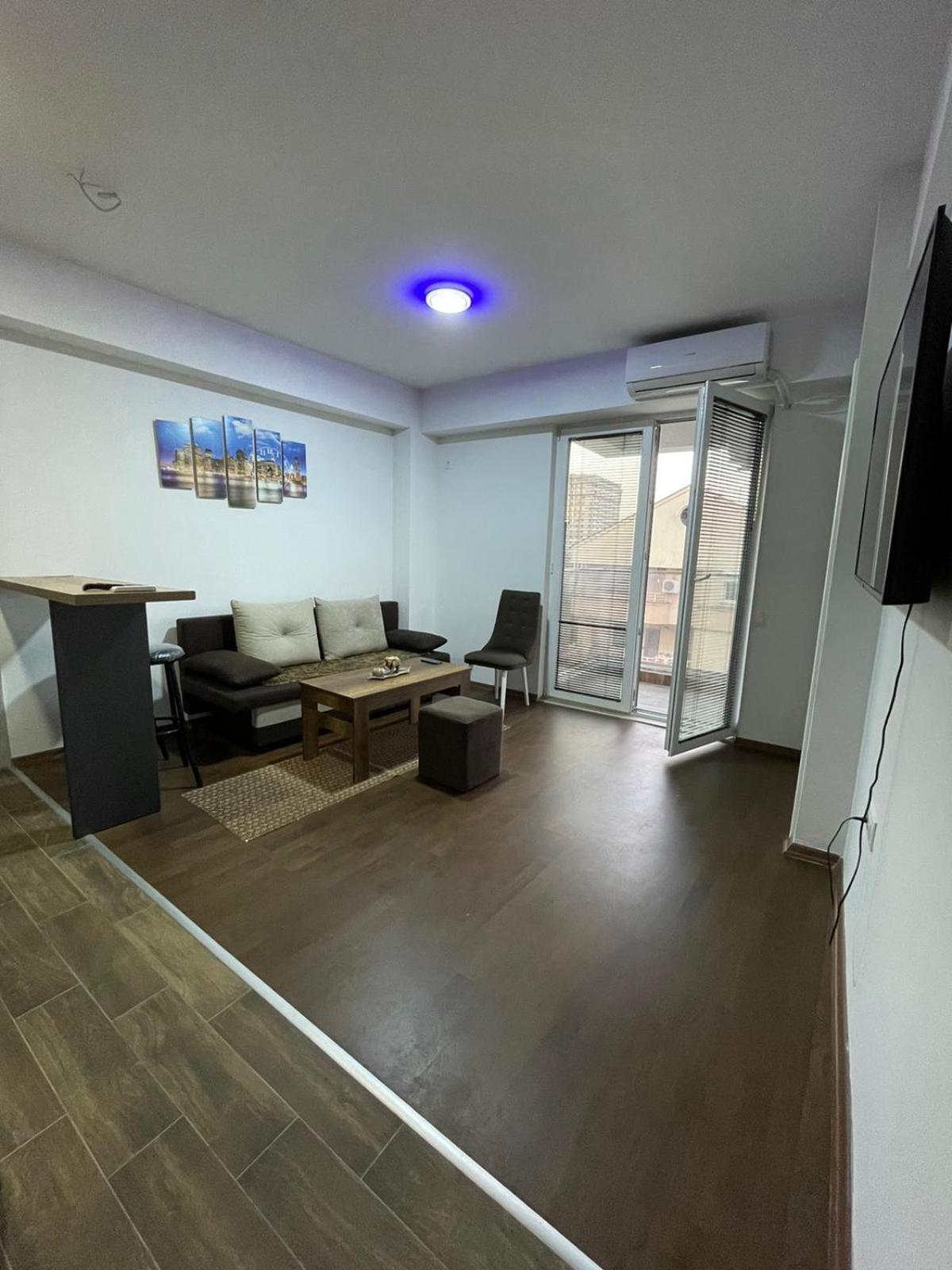 Lester 3 apartments view 2