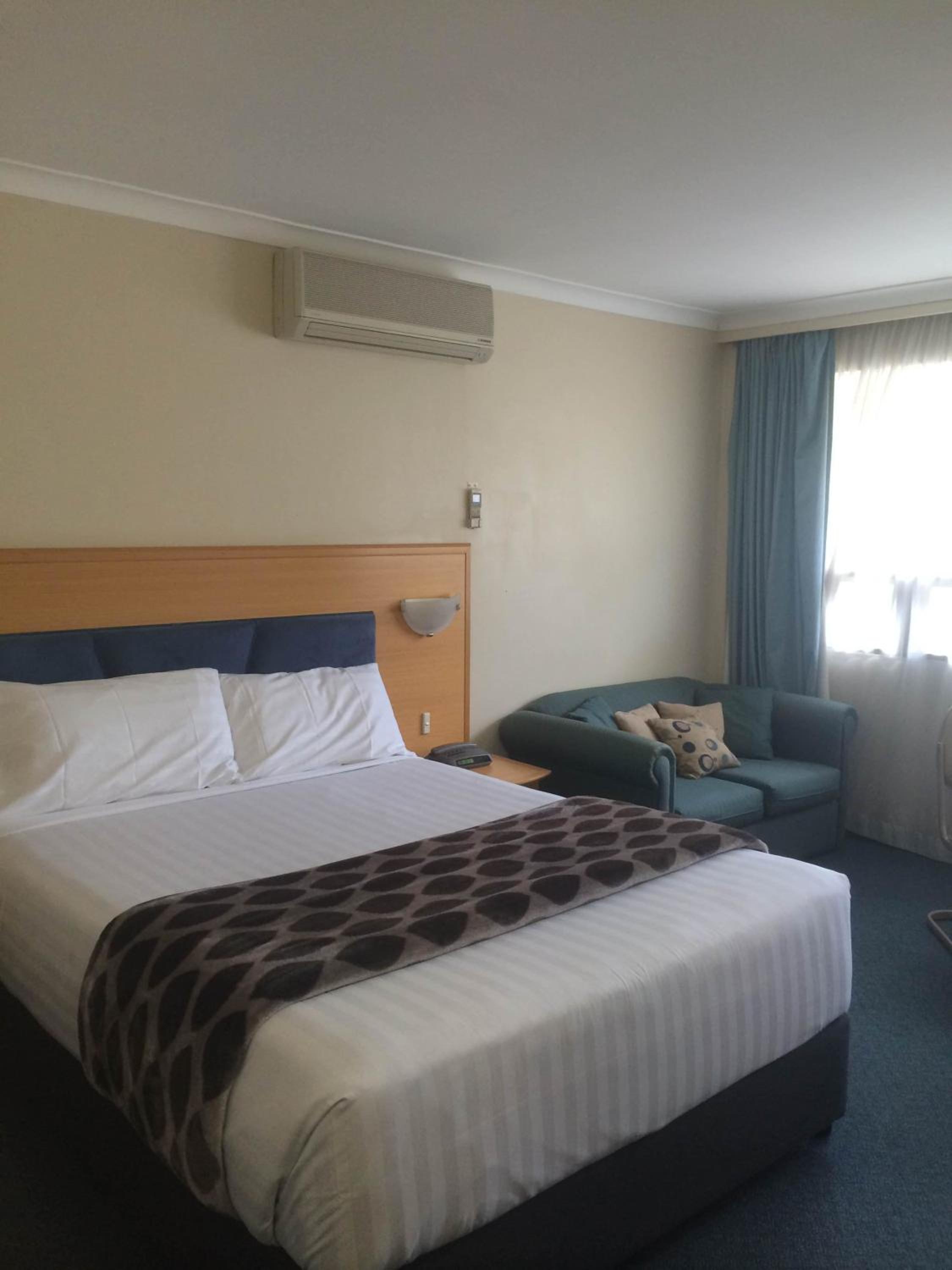 Park Motor Inn