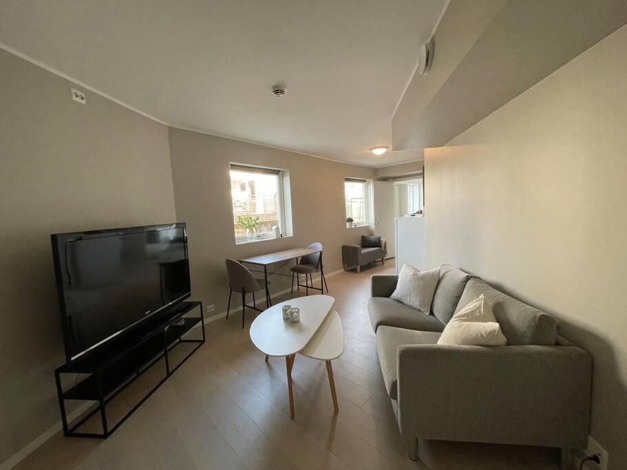 FREE parking. Central. Comfy beds. Quiet located. view 5