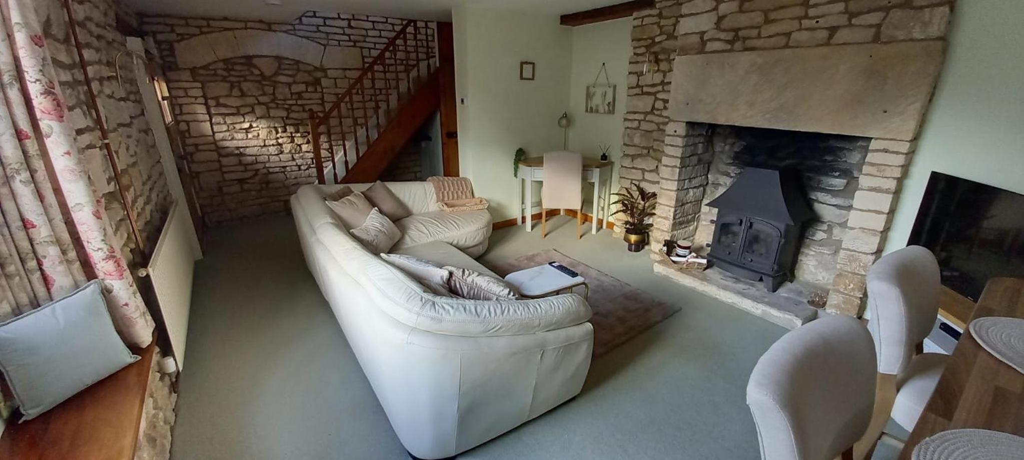 Cupcake Cottage: Quintessential Cotswold Cottage