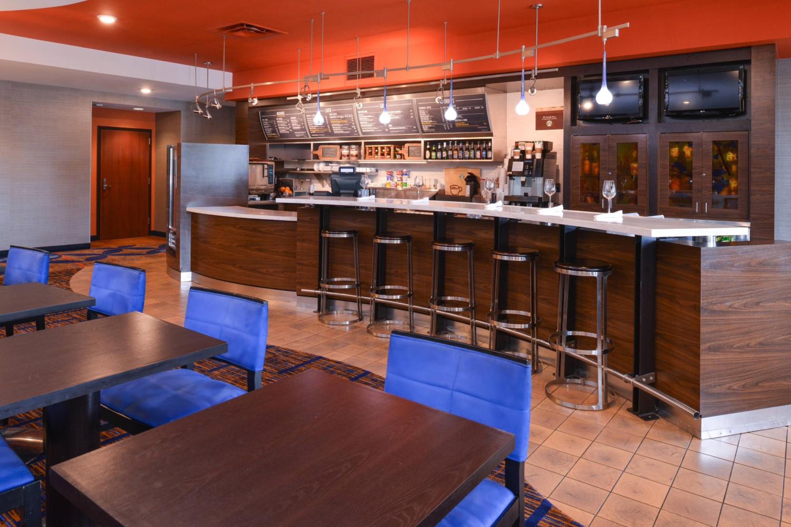 Pittsburgh Vacations - Courtyard Pittsburgh Monroeville - Property Image 1