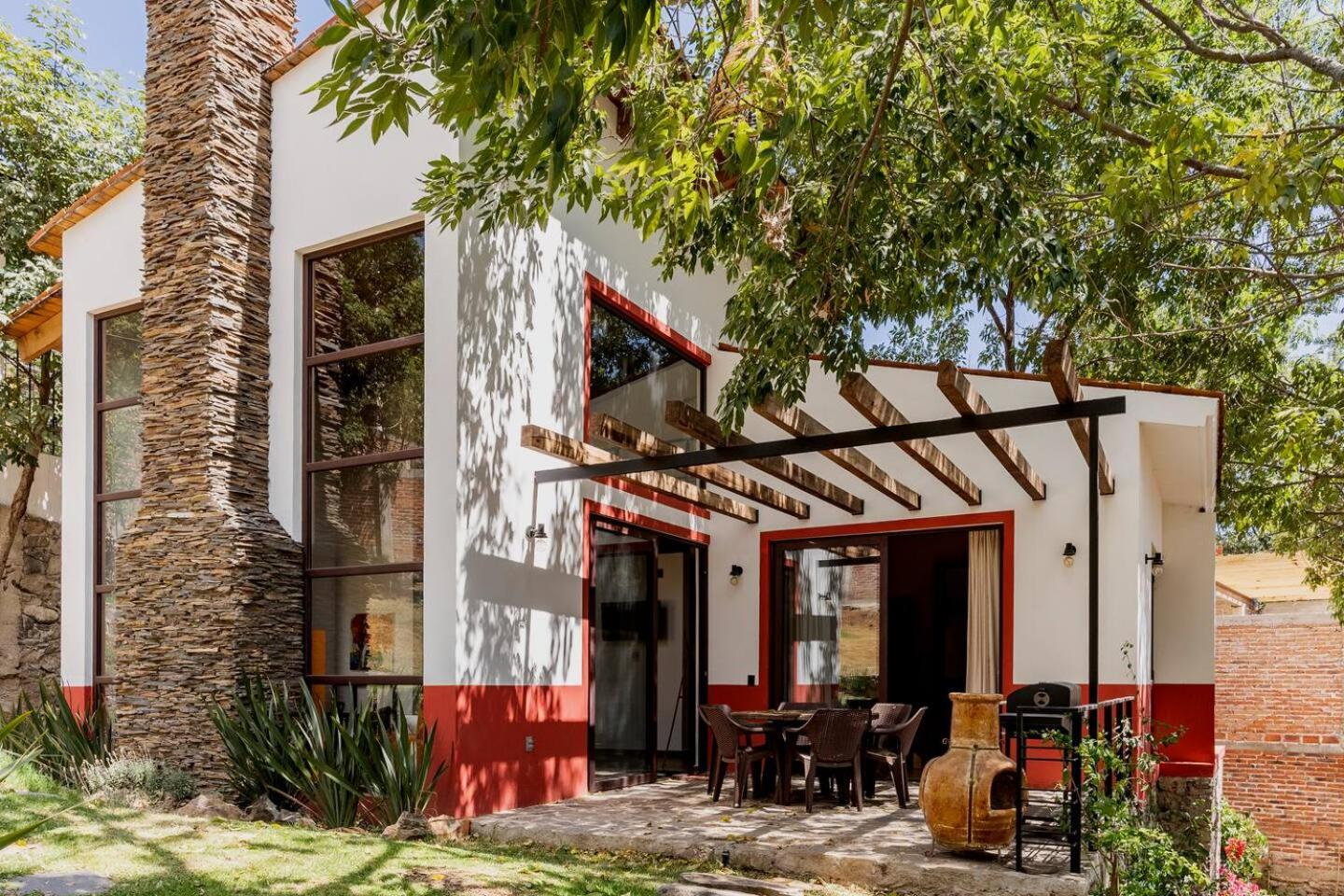 Hotel Mid Town Tapalpa - Image 1