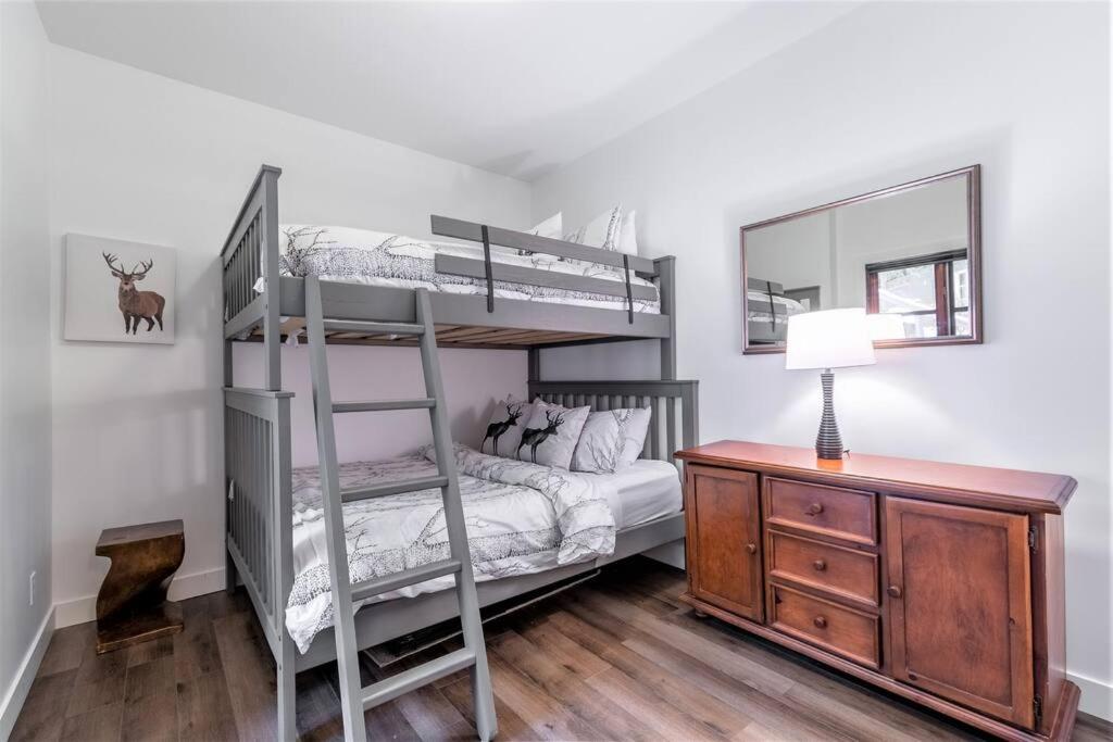 Tremblant Prestige - Plateau 230-3