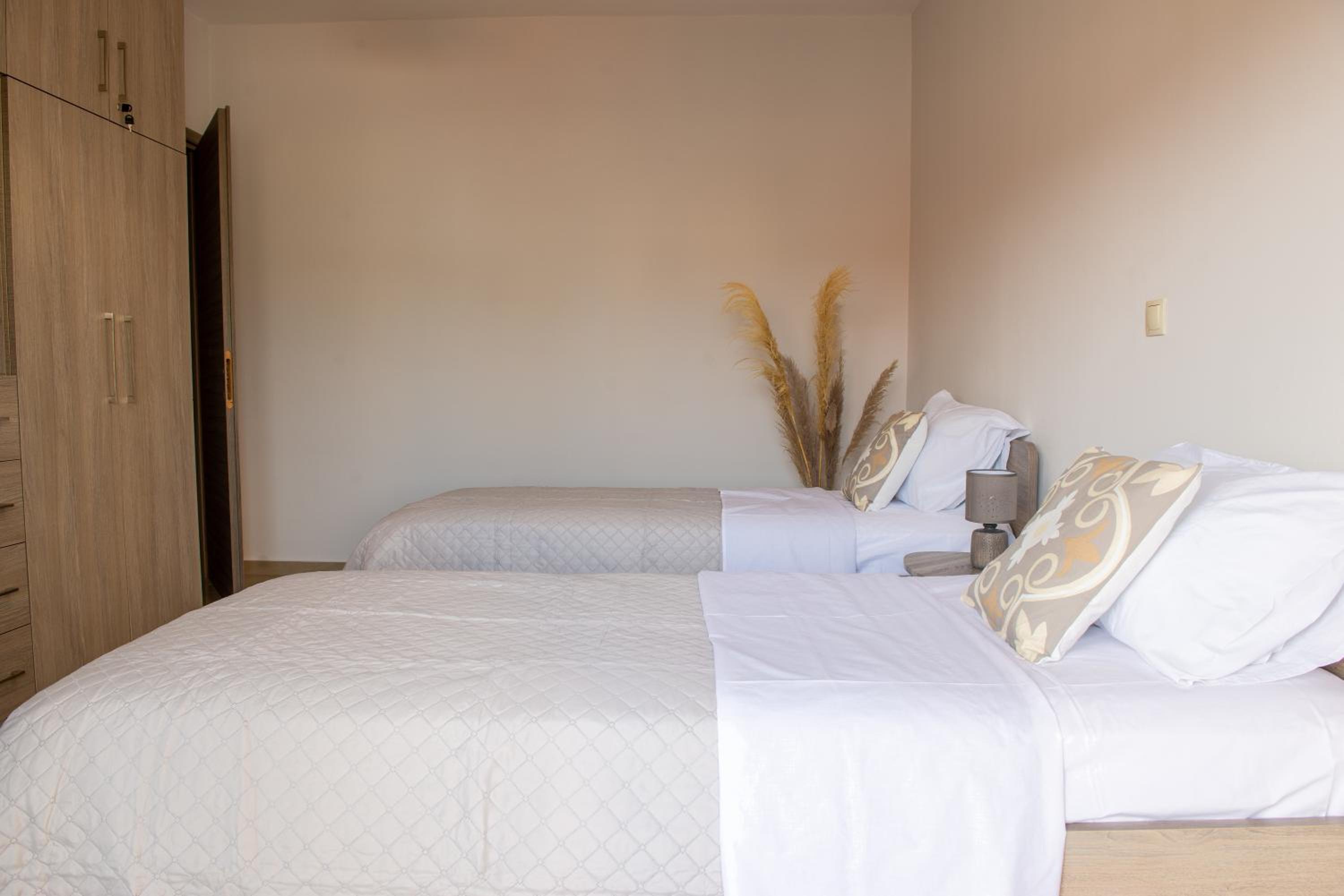 Odysseia Stay Pool & Private Jacuzzi 2min Beach view 5