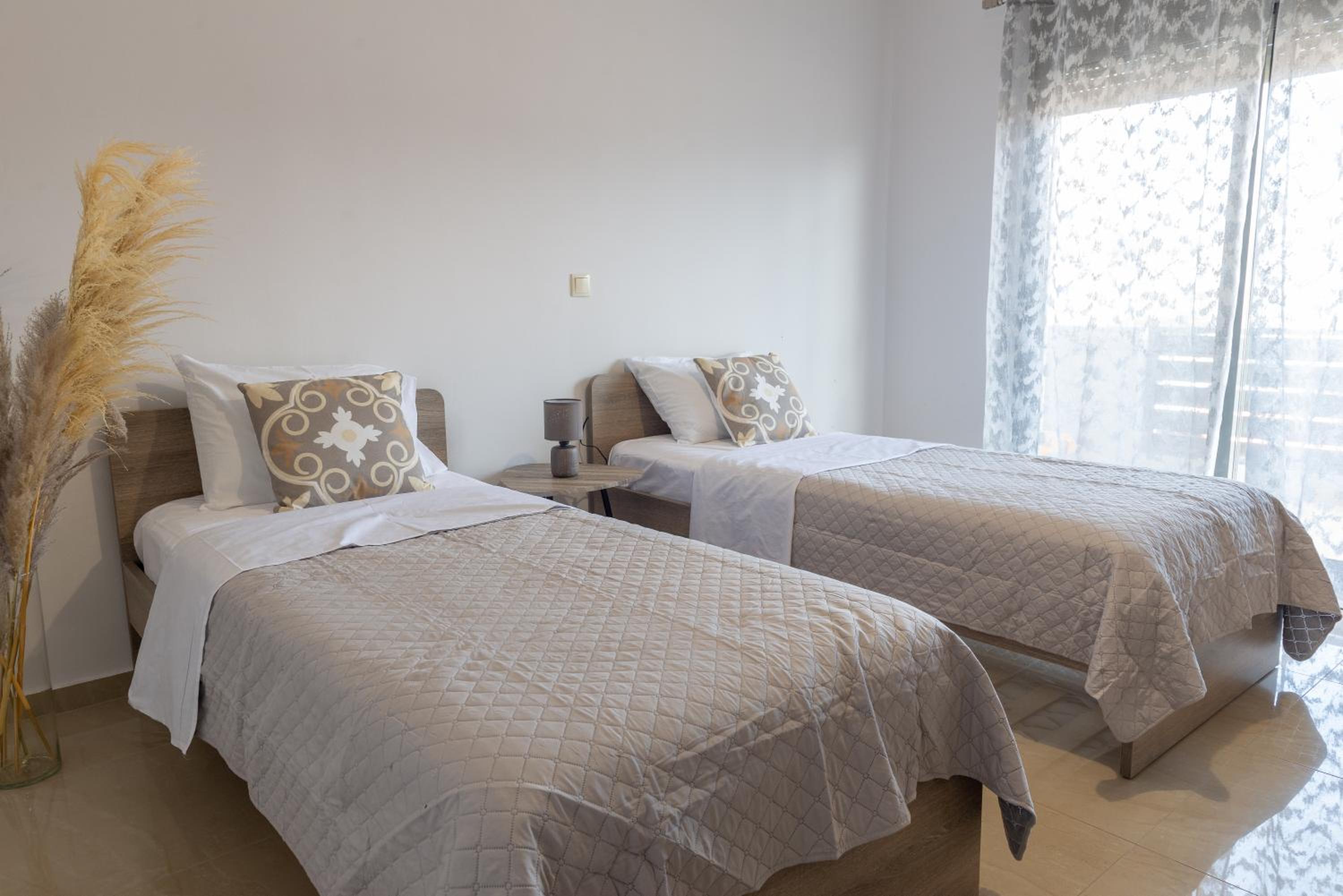 Odysseia Stay Pool & Private Jacuzzi 2min Beach view 4