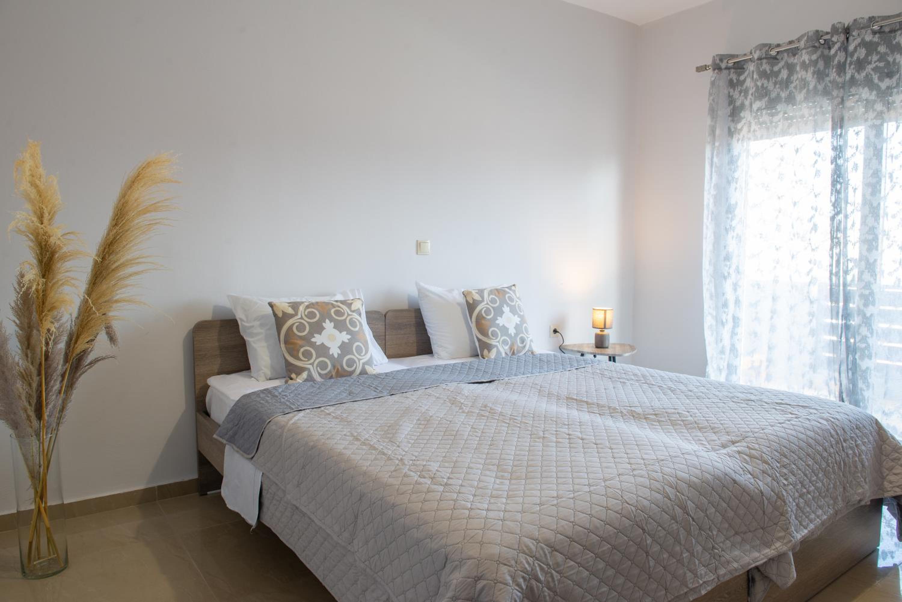 Odysseia Stay Pool & Private Jacuzzi 2min Beach view 3