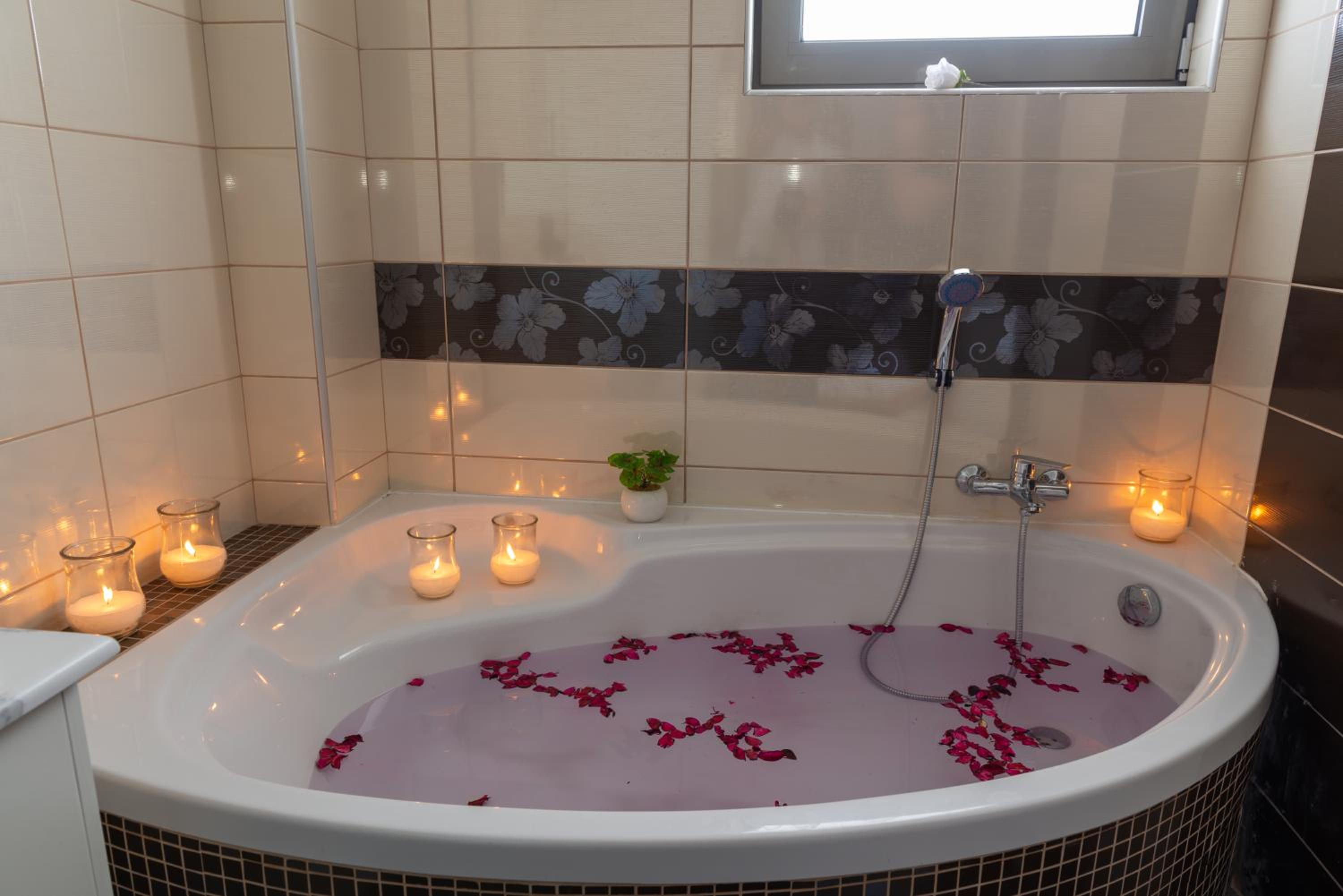 Odysseia Stay Pool & Private Jacuzzi 2min Beach view 2