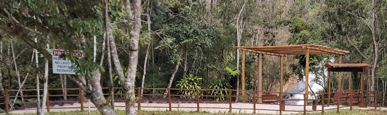 CASA DE CAMPO Banheira, Lareira e Cachoeira