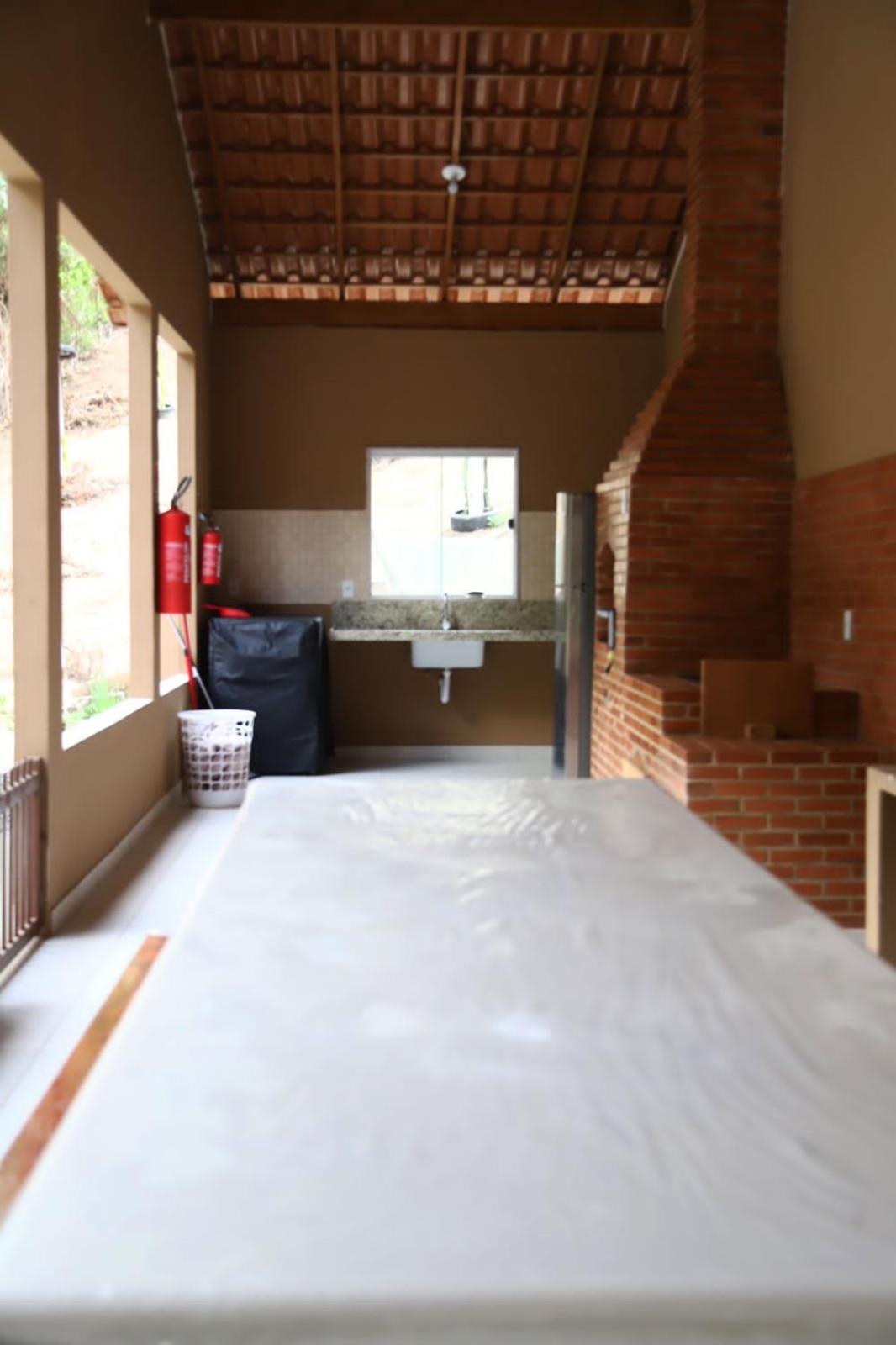 CASA DE CAMPO Banheira, Lareira e Cachoeira