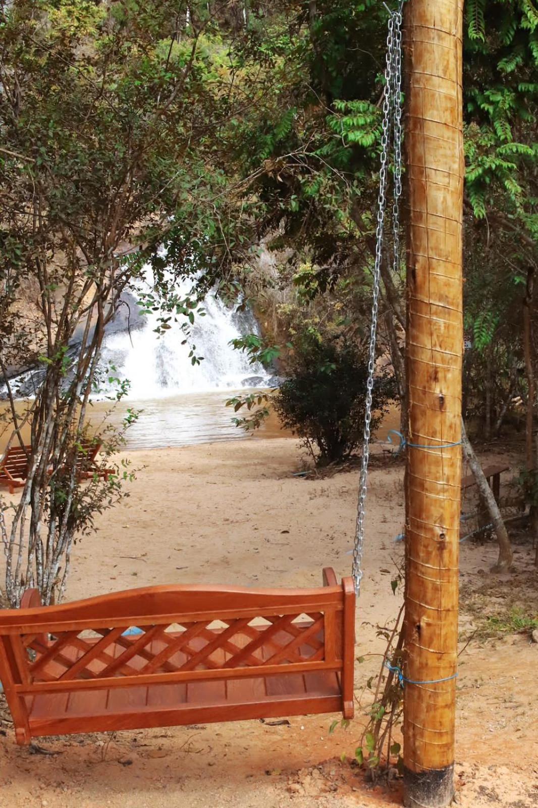 CASA DE CAMPO Banheira, Lareira e Cachoeira