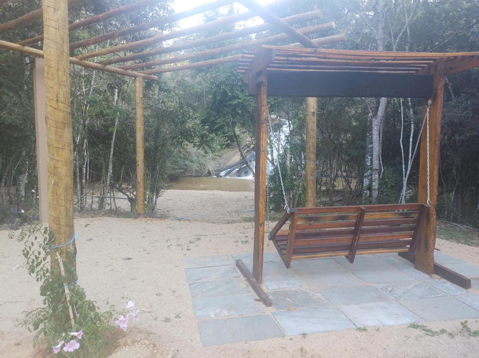 CASA DE CAMPO Banheira, Lareira e Cachoeira
