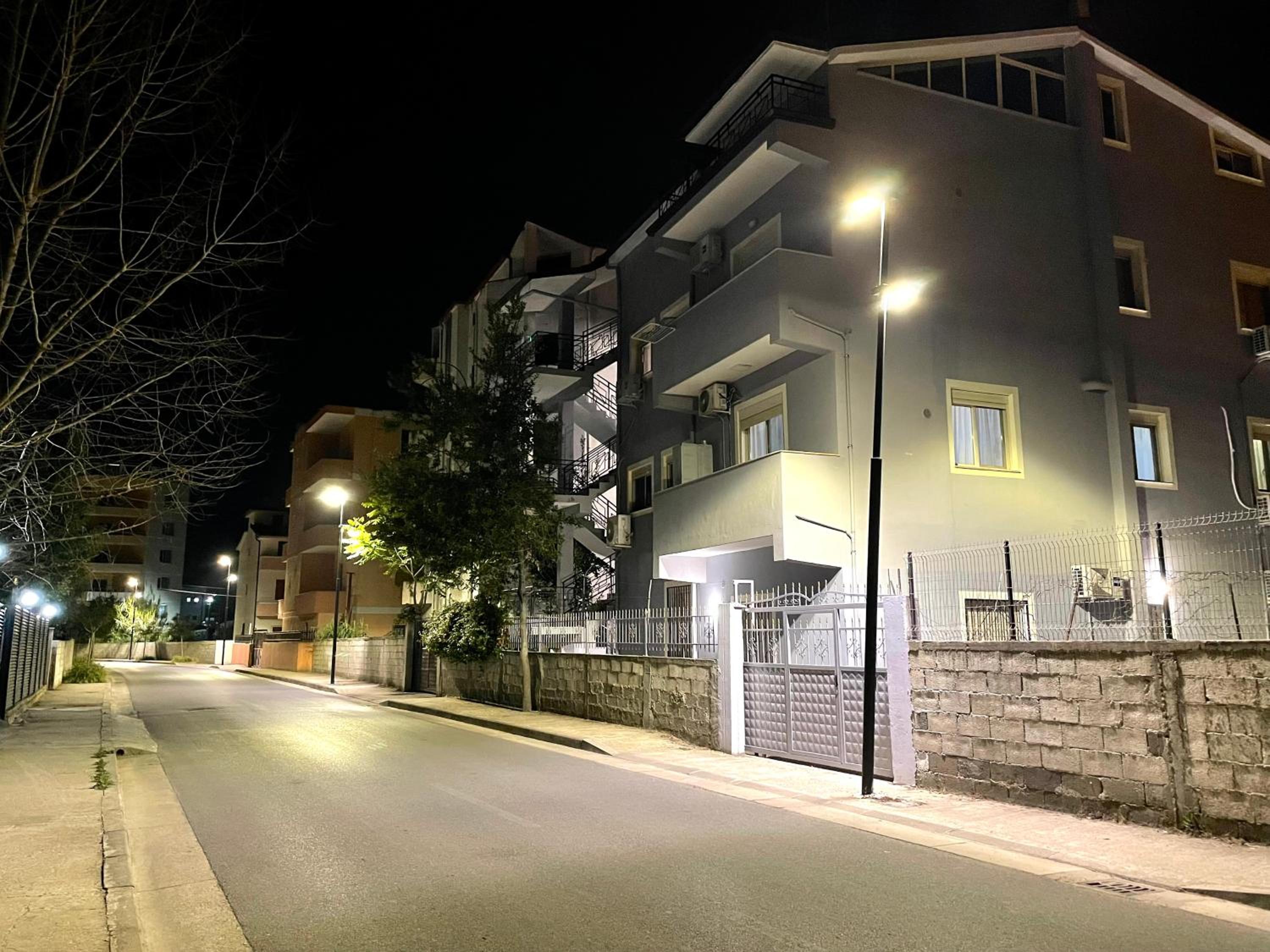 Lumturi Resident