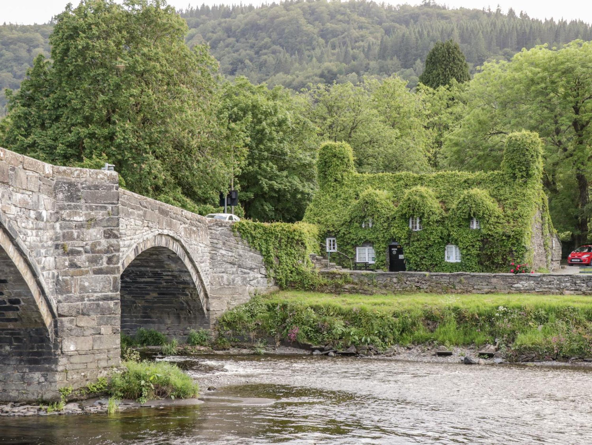 Gwern Borter Manor