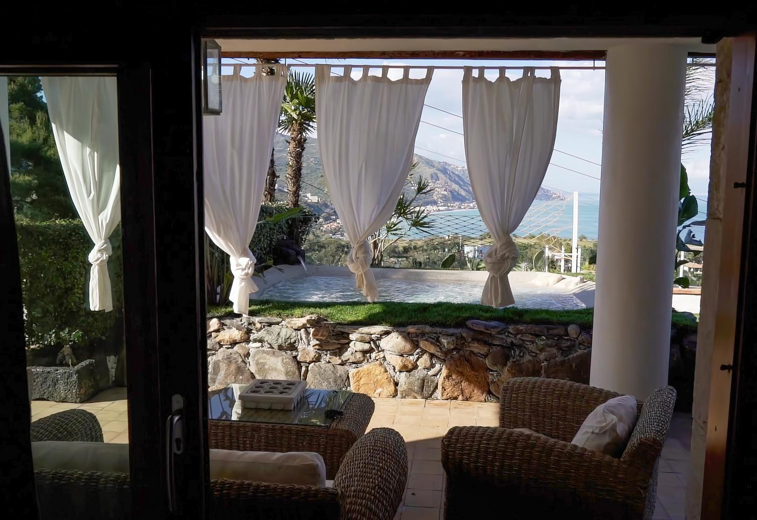 Luxury Taorum villa with spectacular sea views in Taormina