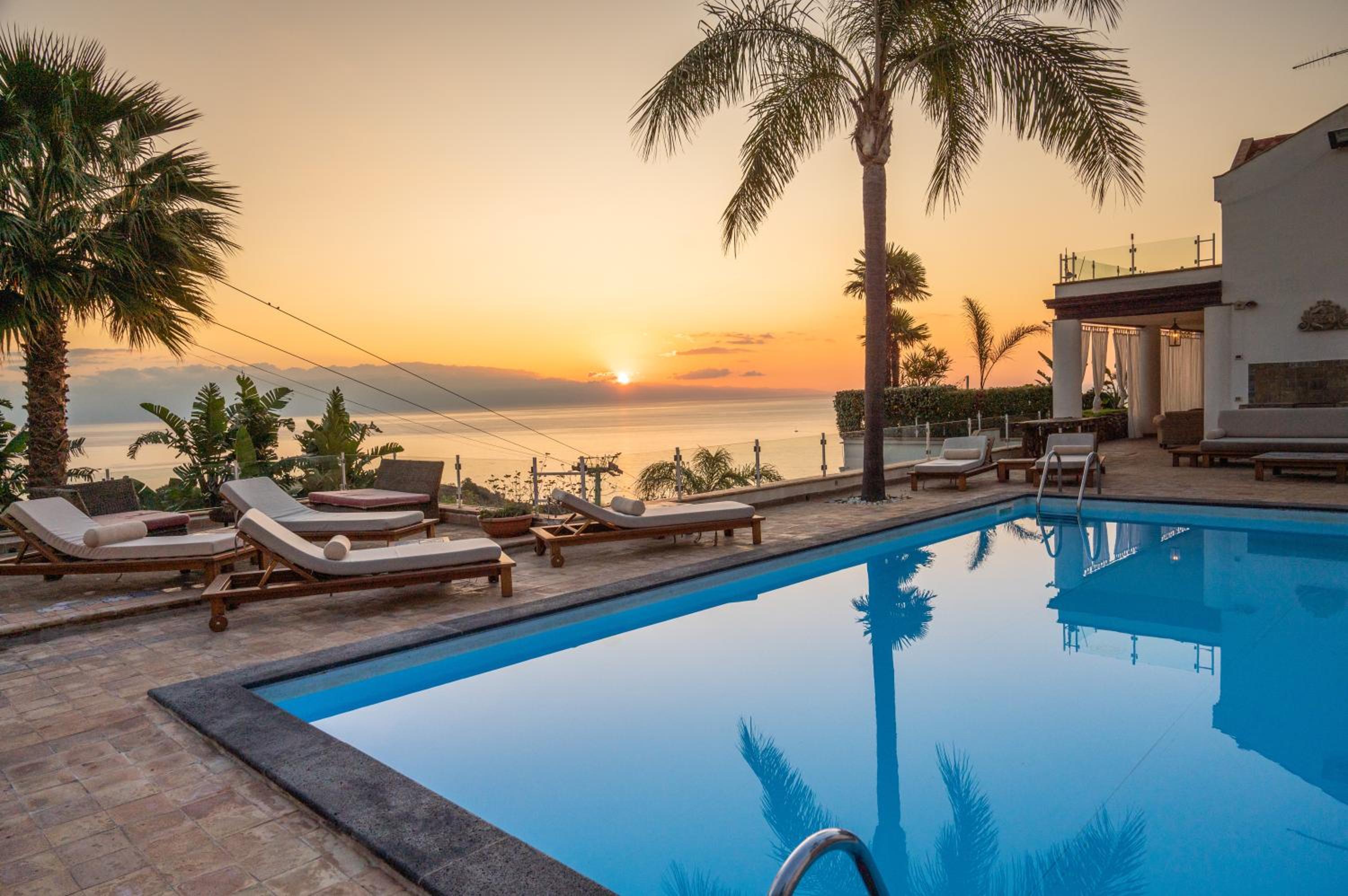 Luxury Taorum villa with spectacular sea views in Taormina
