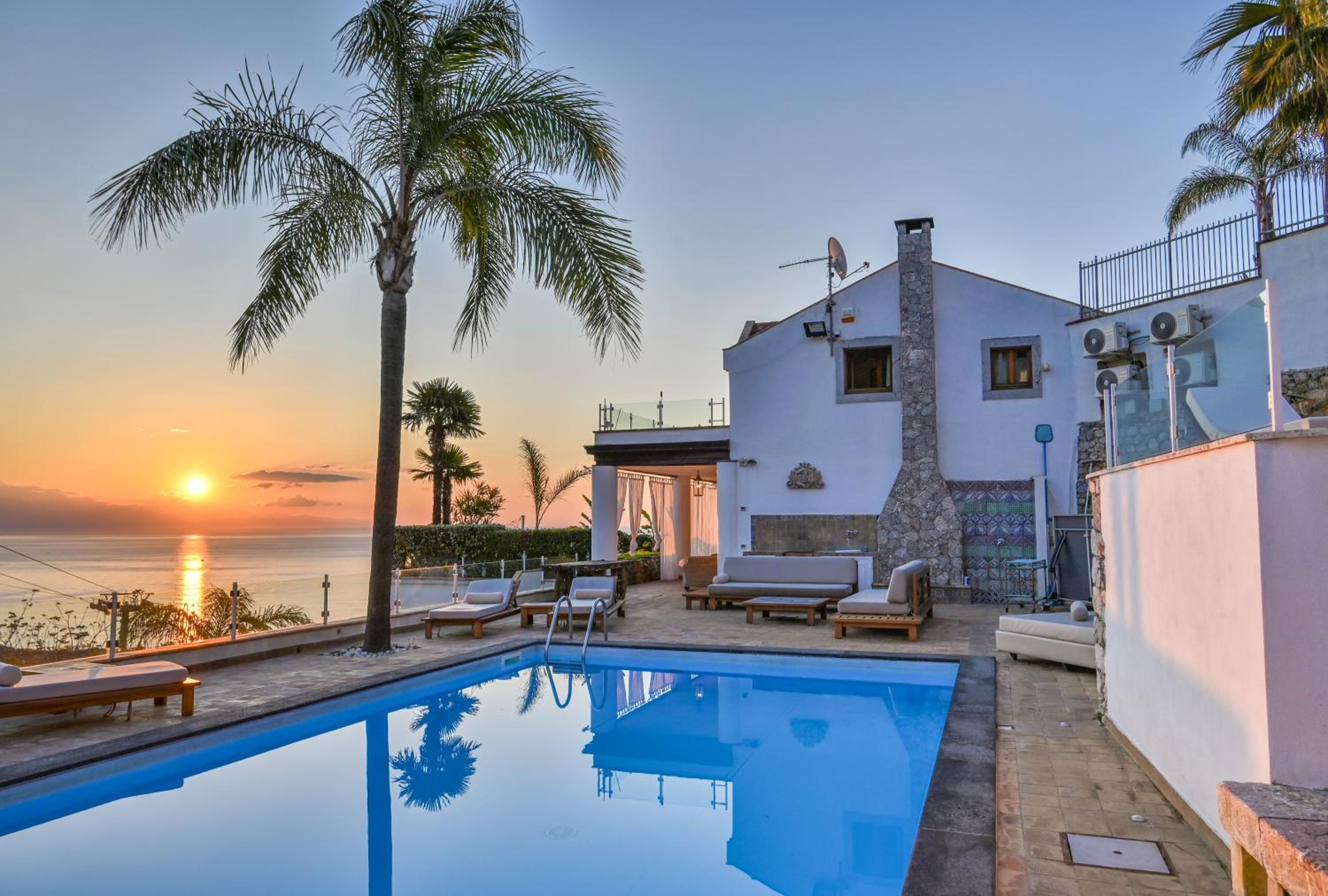 Luxury Taorum villa with spectacular sea views in Taormina